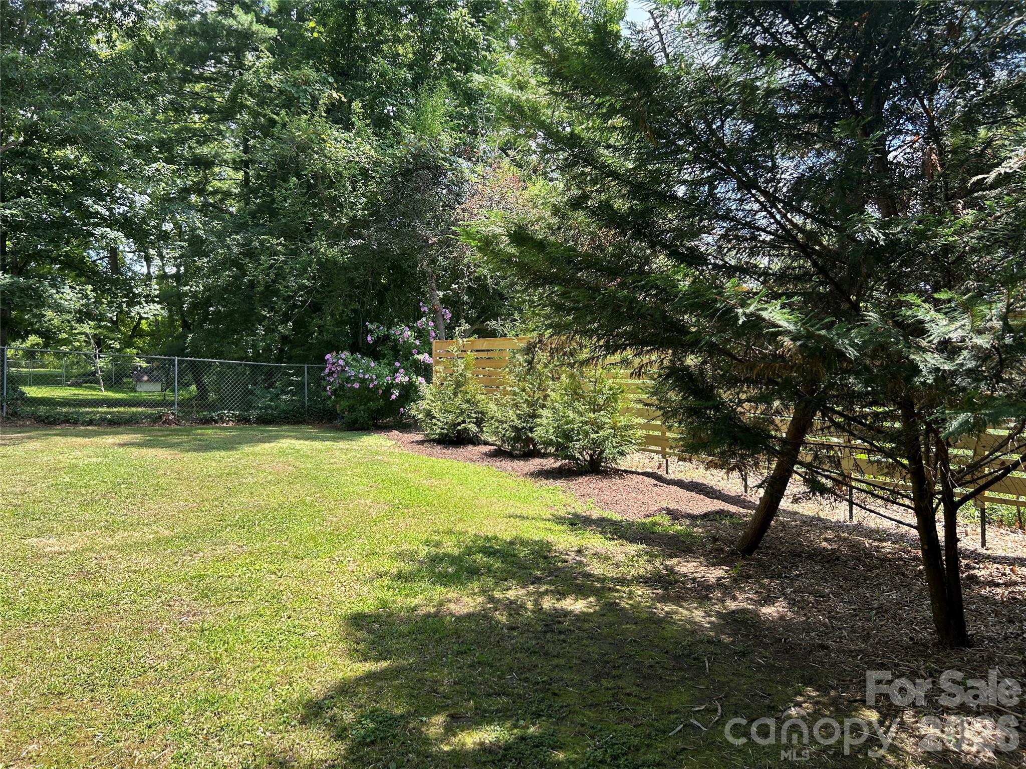 11 Mountain Road — Hendersonville