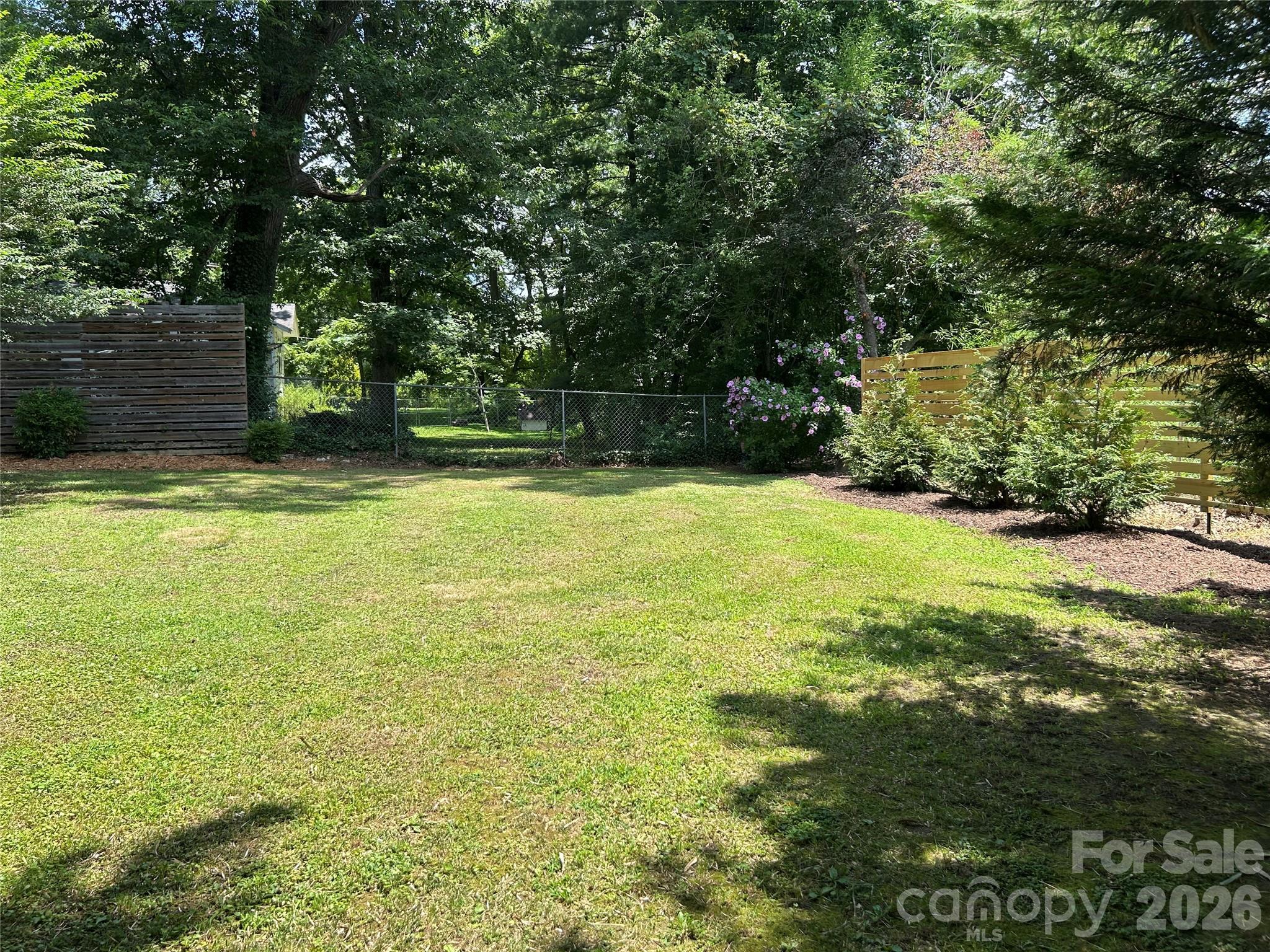 11 Mountain Road — Hendersonville