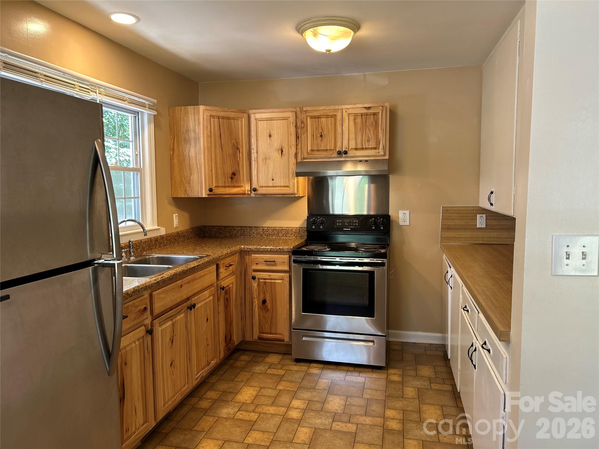 11 Mountain Road — Hendersonville