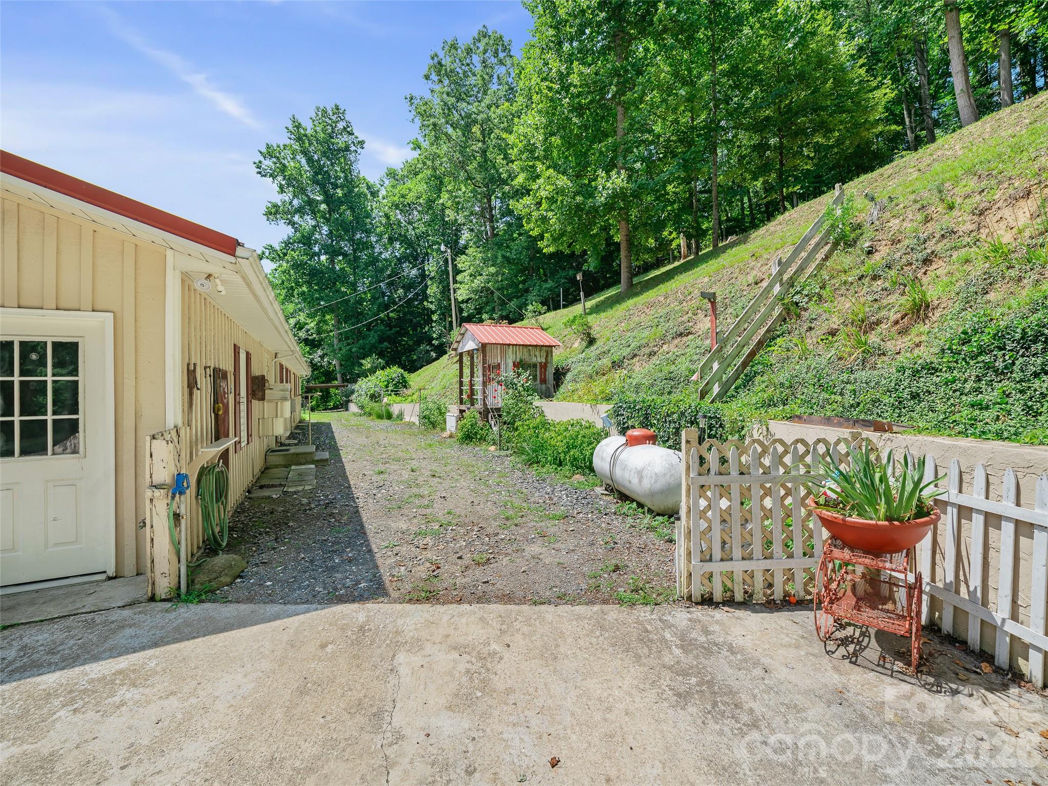 1065 Upper Pig Pen Road — Green Mountain