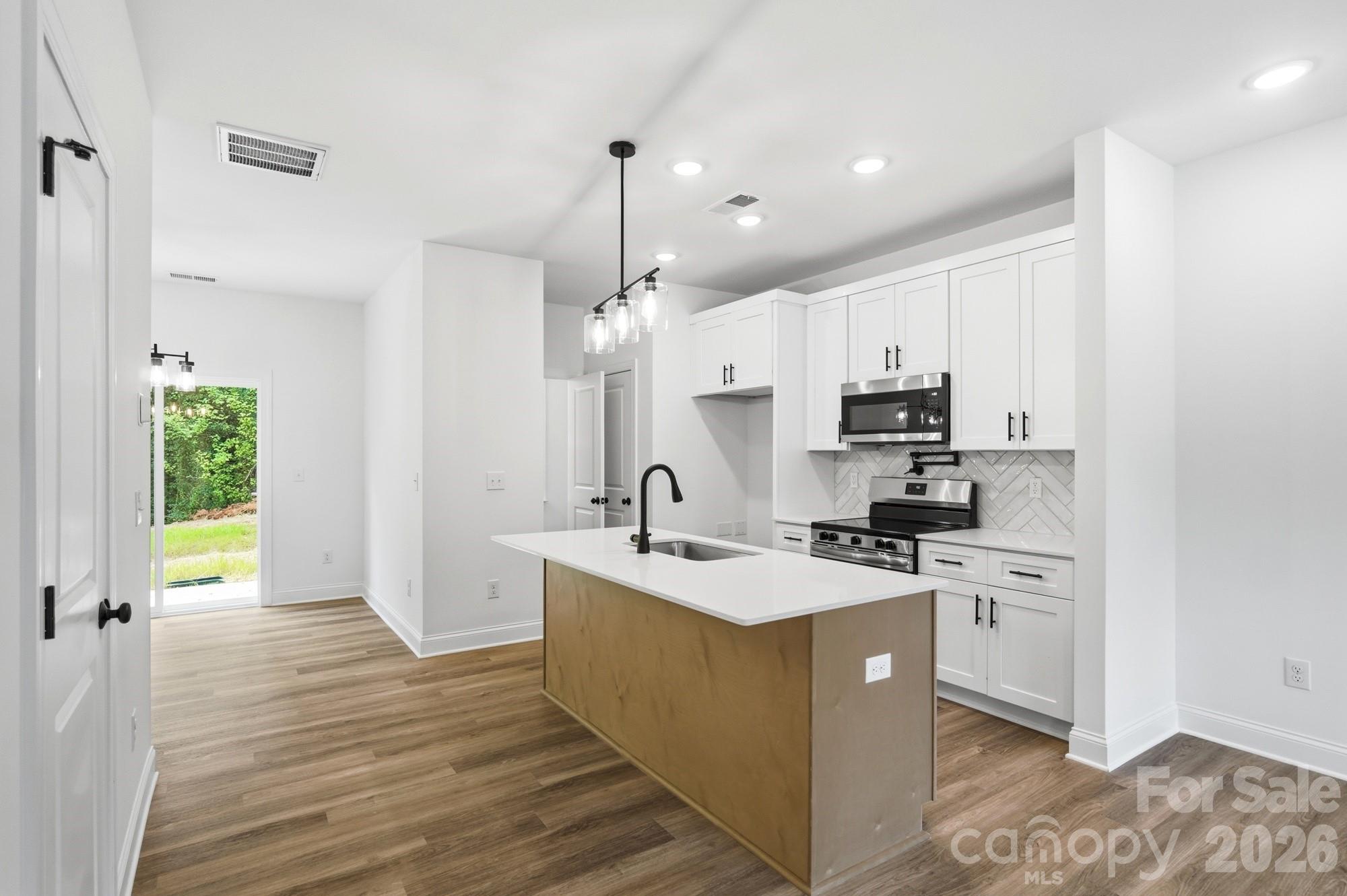 114 7th Avenue SE — Hickory