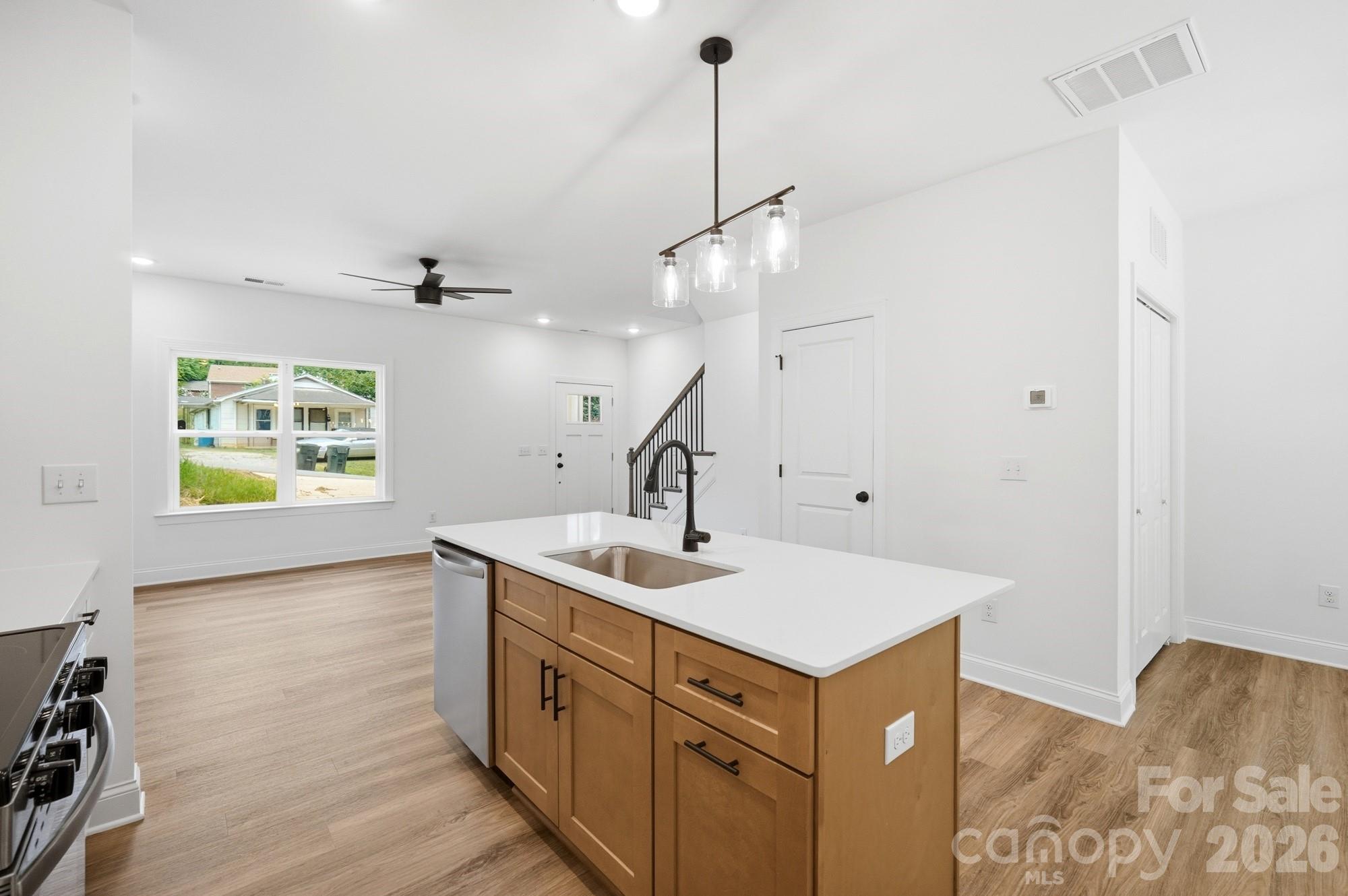 114 7th Avenue SE — Hickory
