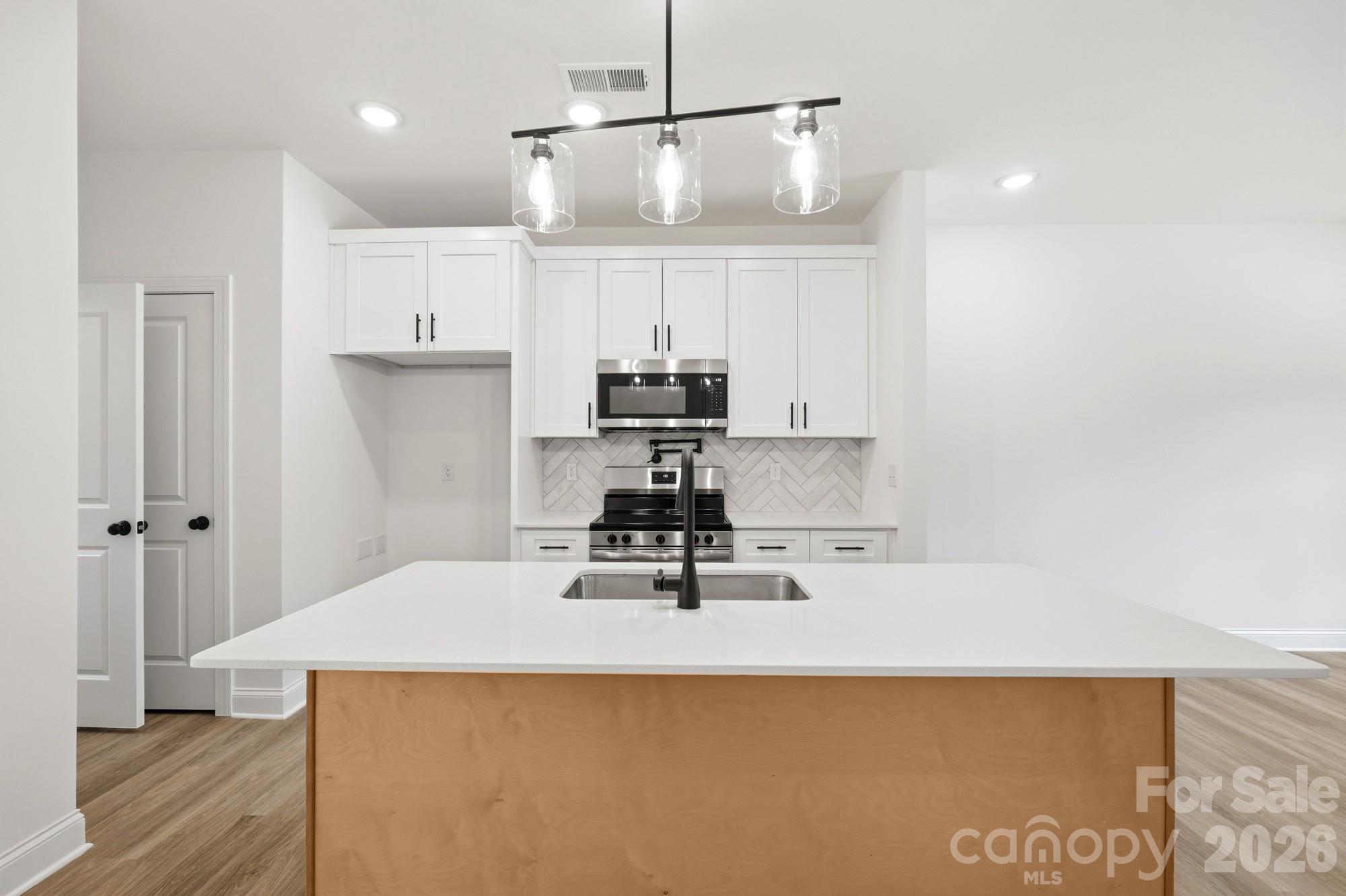 114 7th Avenue SE — Hickory