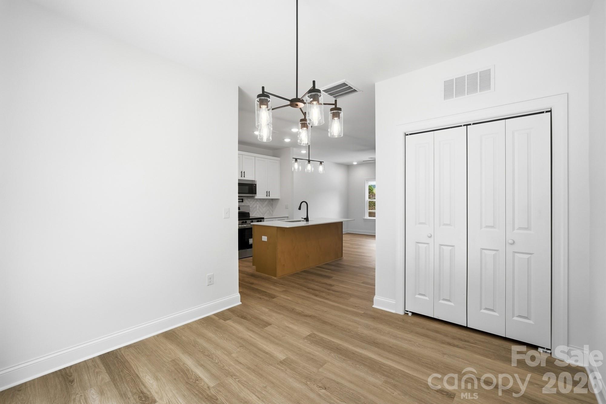114 7th Avenue SE — Hickory