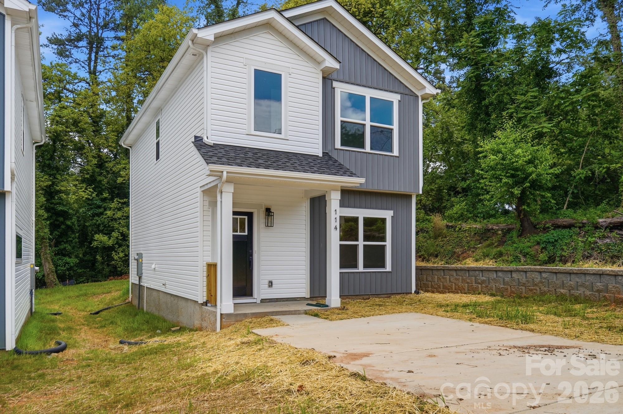 114 7th Avenue SE — Hickory