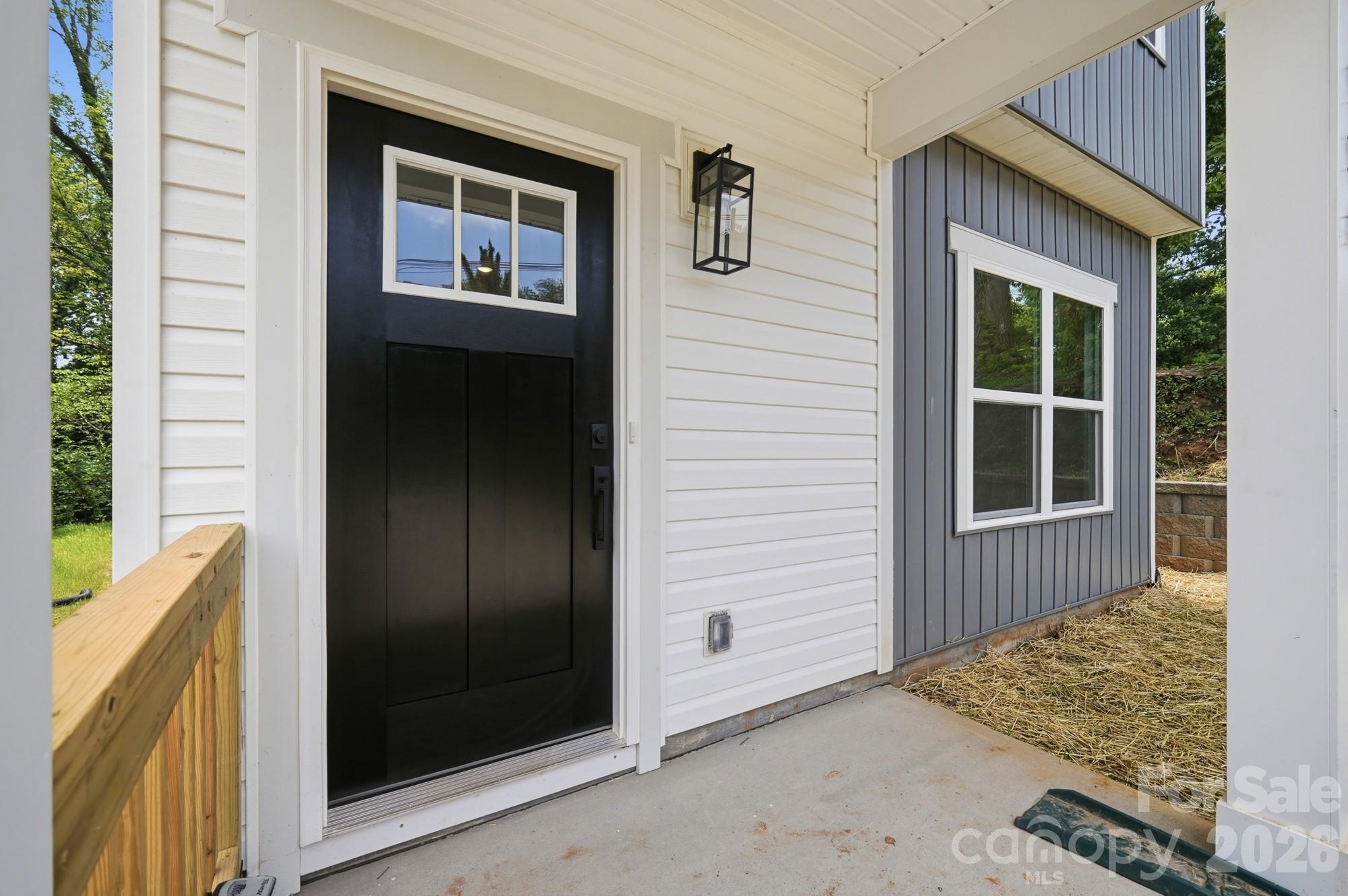 114 7th Avenue SE — Hickory