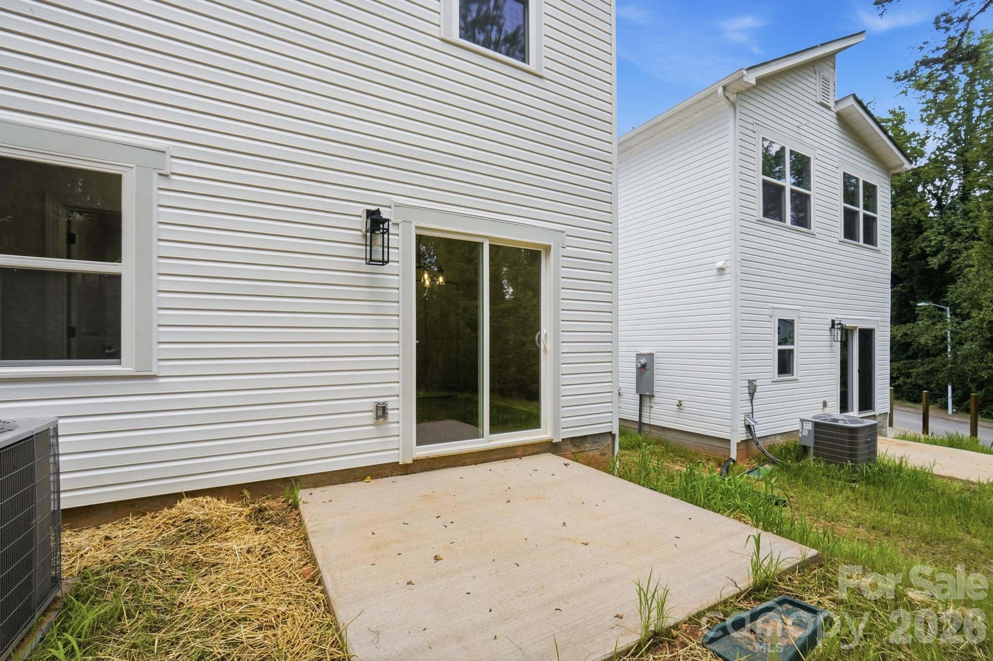 114 7th Avenue SE — Hickory