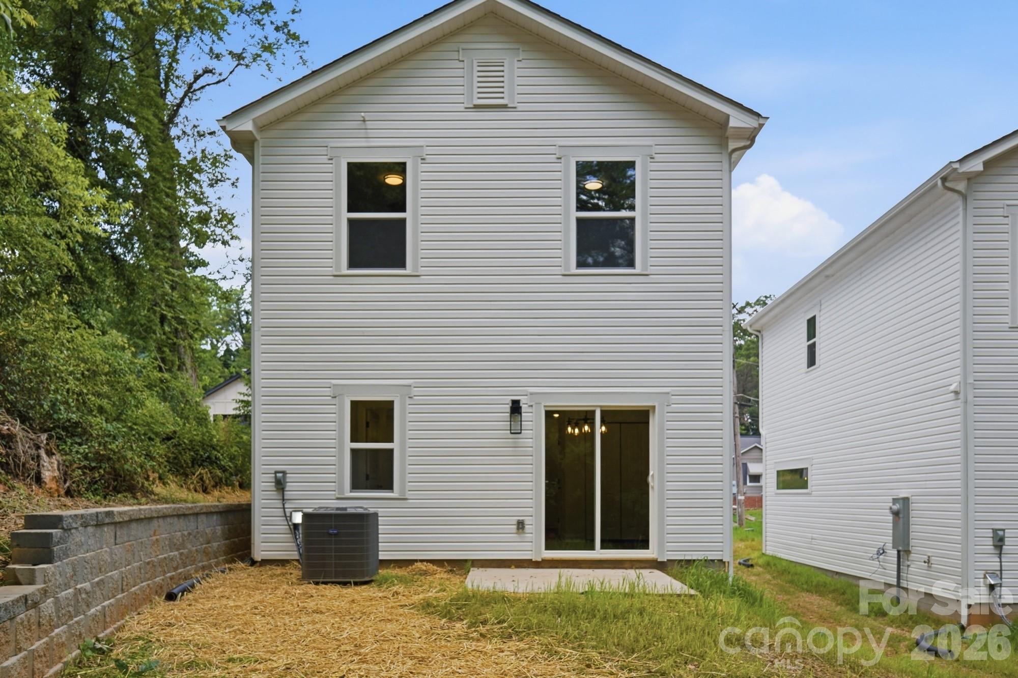 114 7th Avenue SE — Hickory