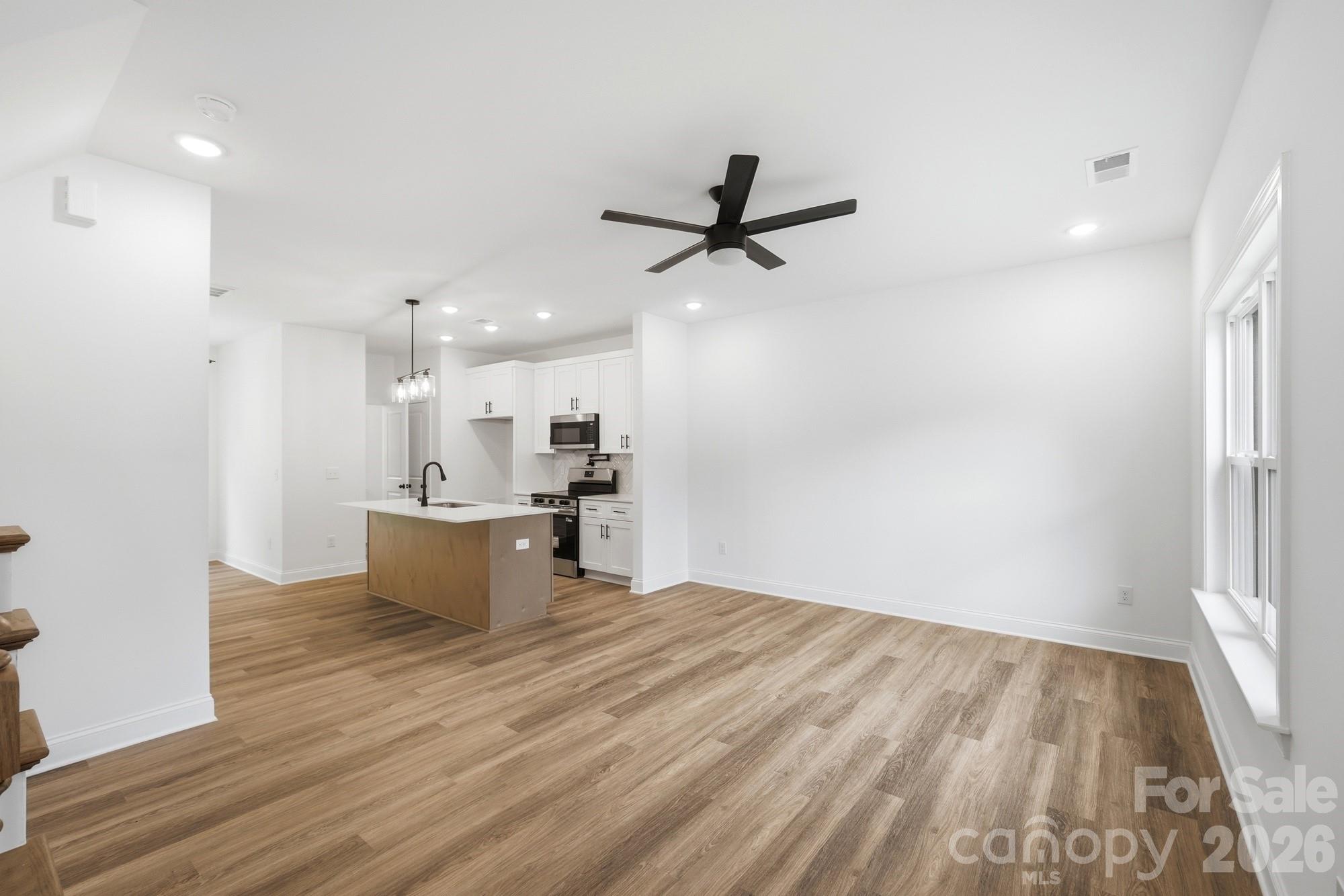 114 7th Avenue SE — Hickory