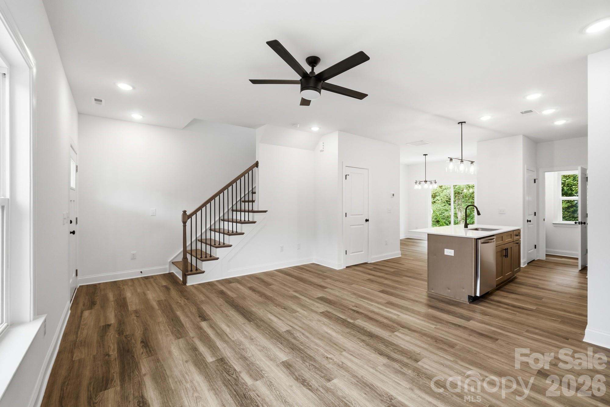 114 7th Avenue SE — Hickory