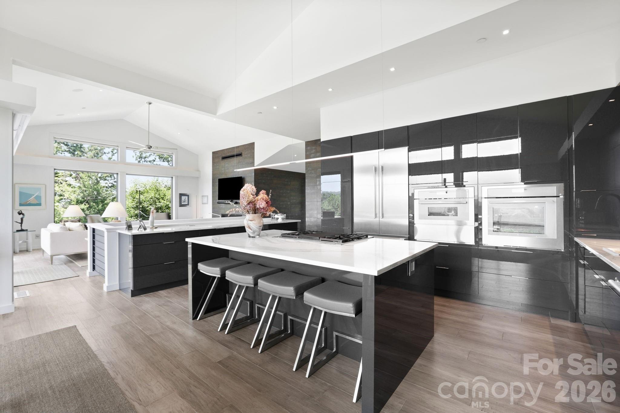 232 Curtain Bluff — Hendersonville