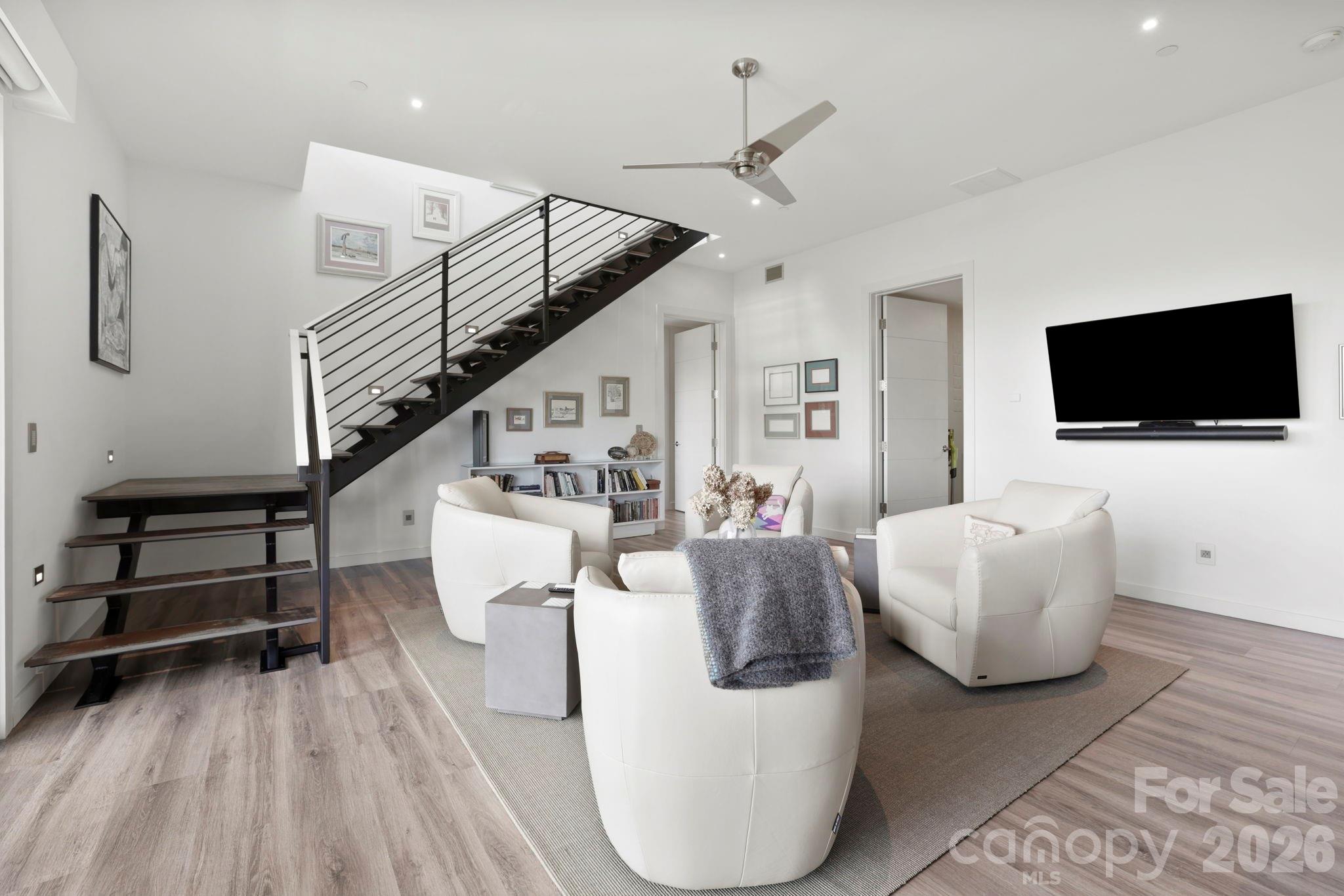 232 Curtain Bluff — Hendersonville