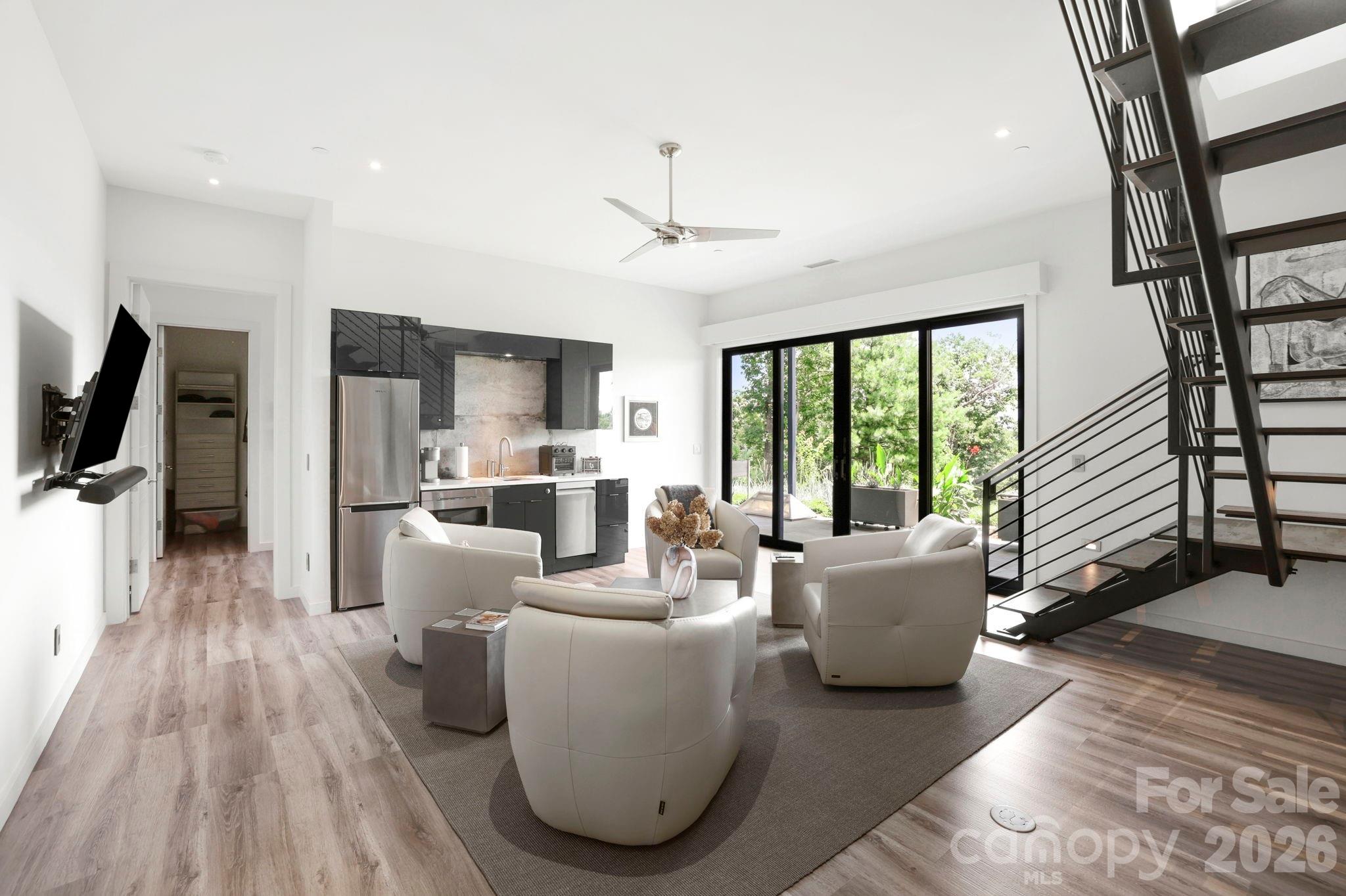 232 Curtain Bluff — Hendersonville