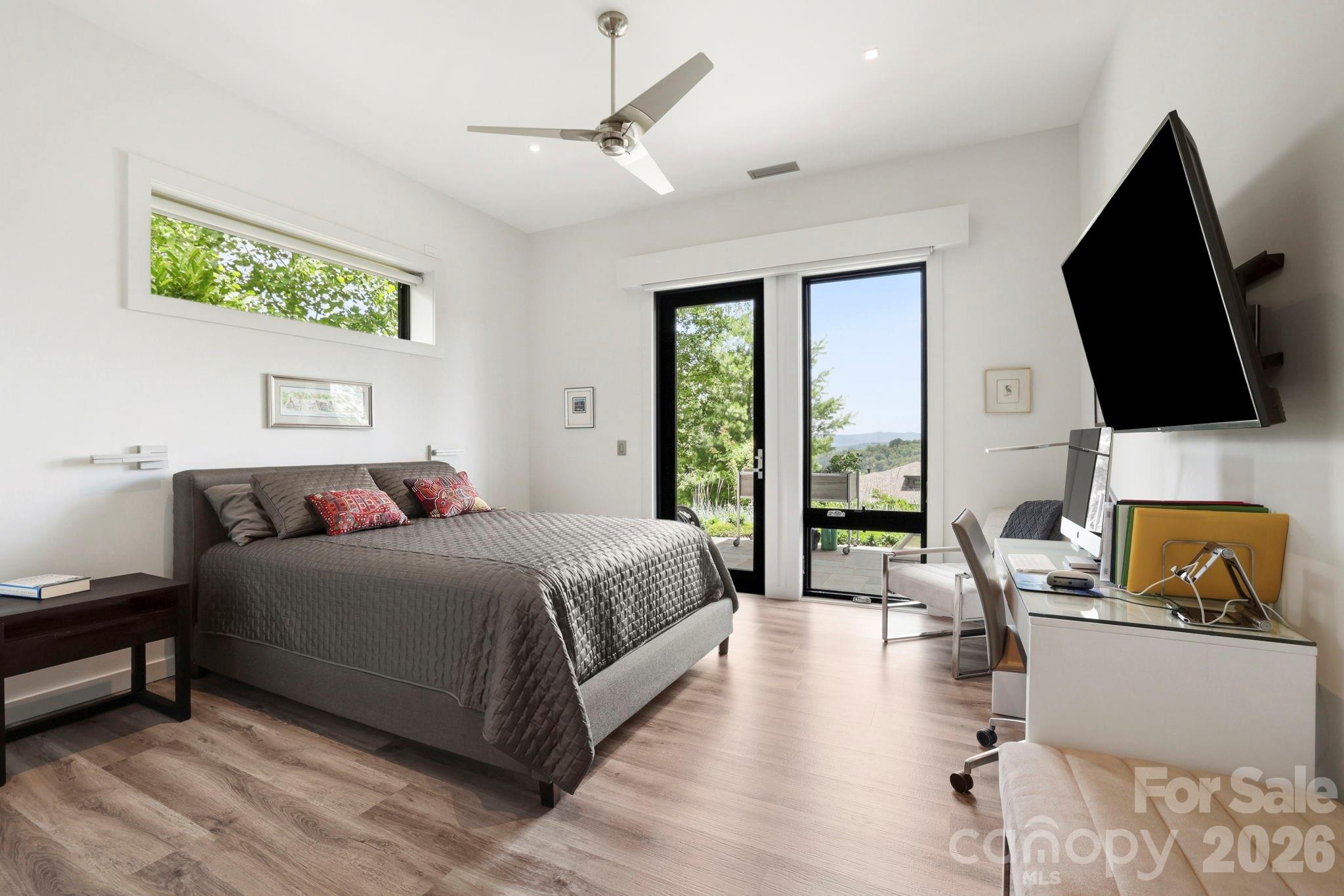 232 Curtain Bluff — Hendersonville