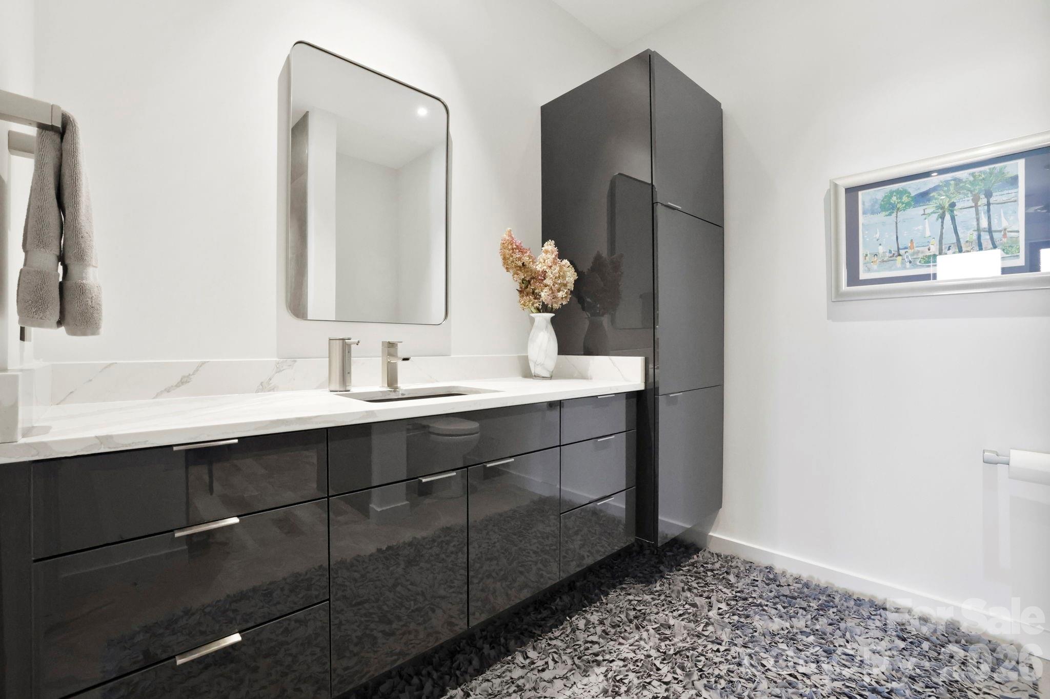 232 Curtain Bluff — Hendersonville