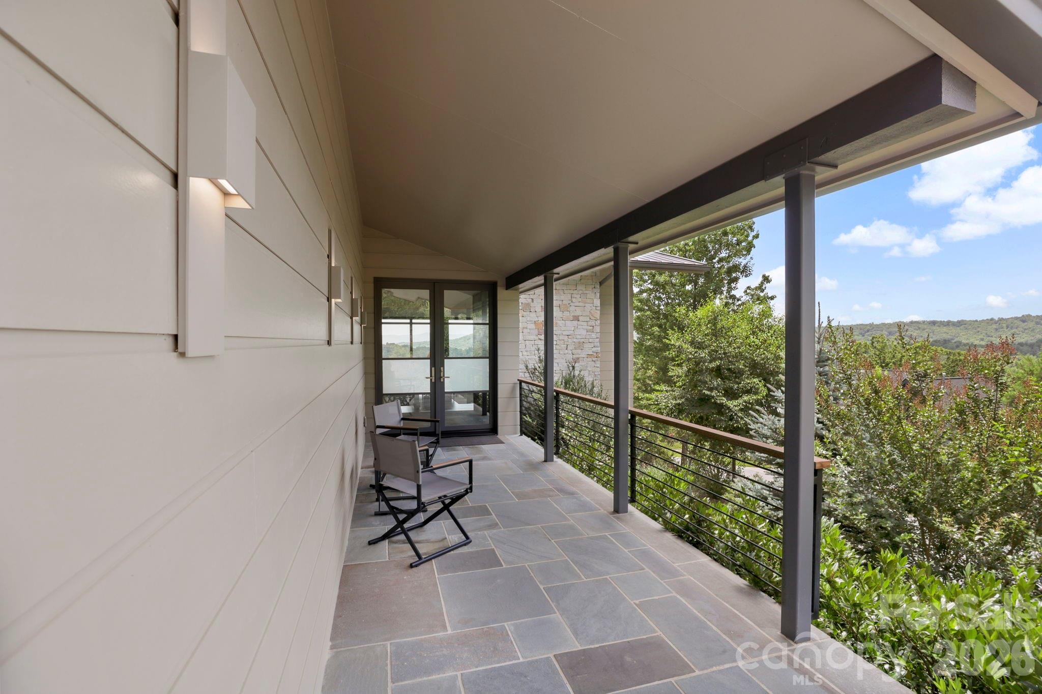 232 Curtain Bluff — Hendersonville