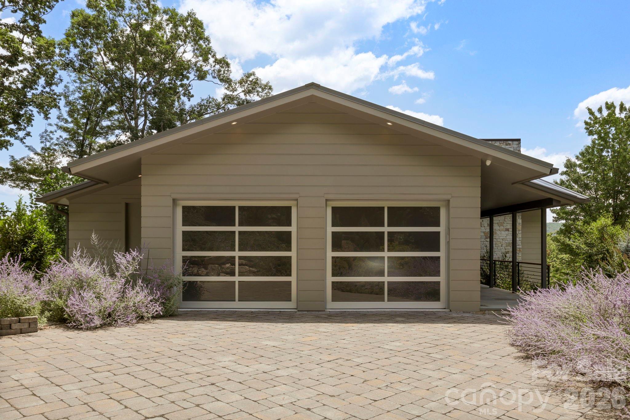 232 Curtain Bluff — Hendersonville