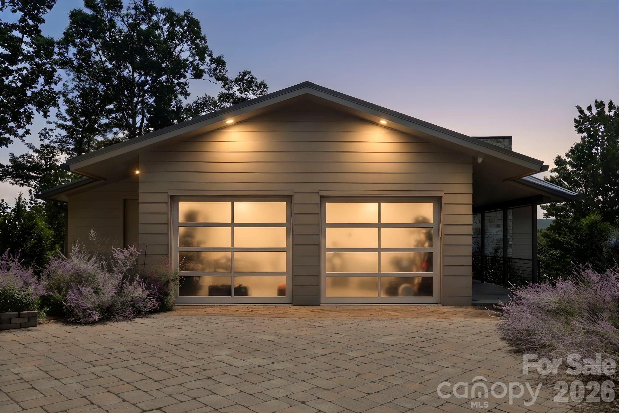 232 Curtain Bluff — Hendersonville