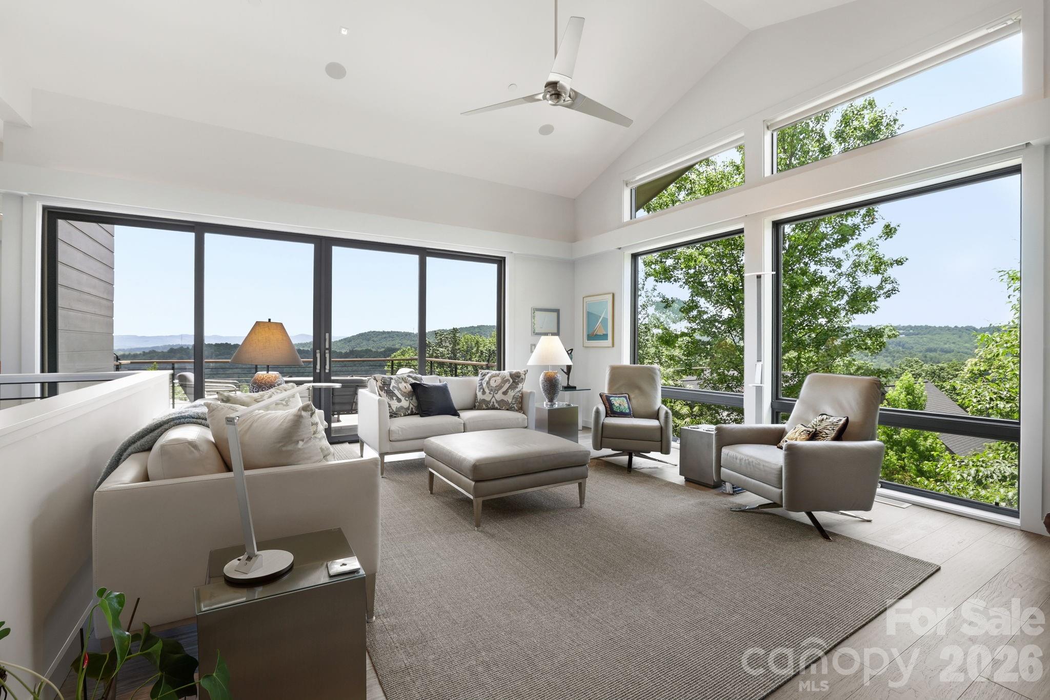 232 Curtain Bluff — Hendersonville