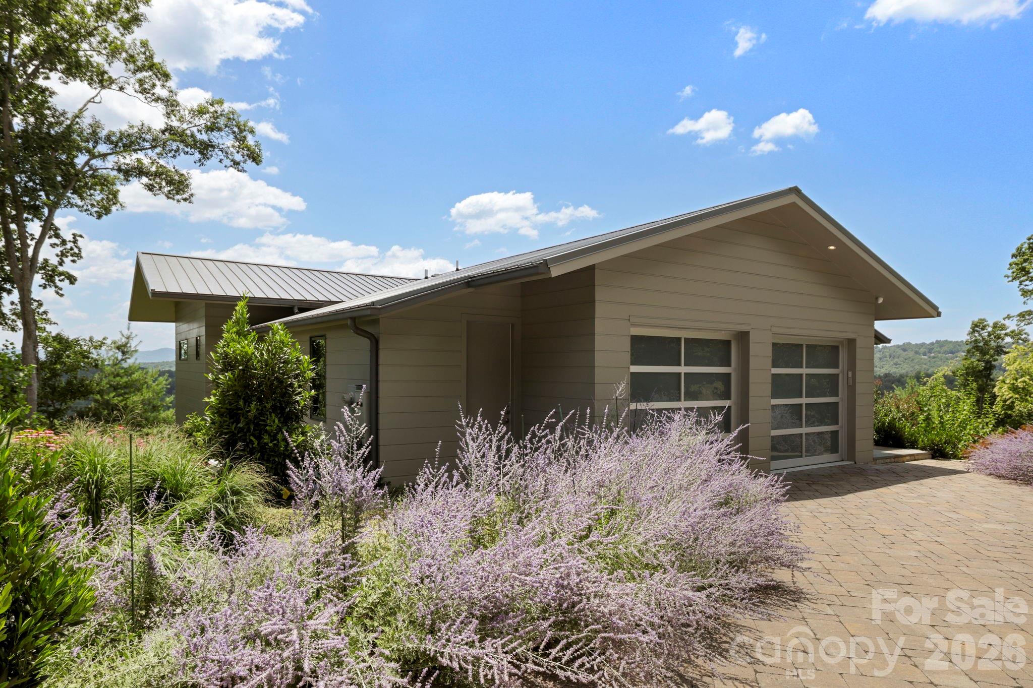 232 Curtain Bluff — Hendersonville