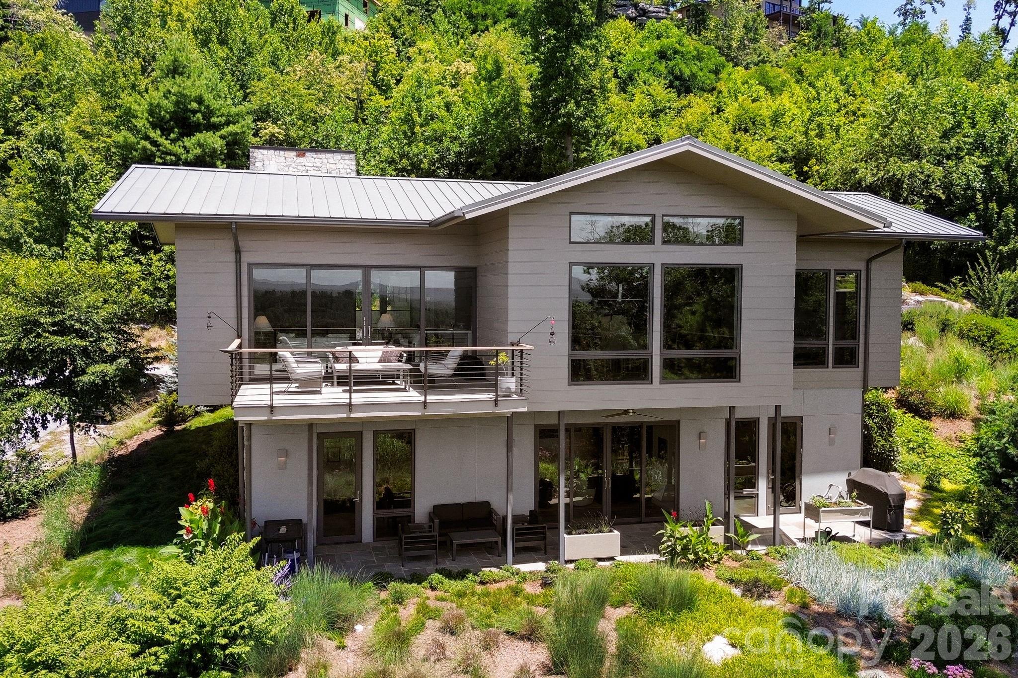 232 Curtain Bluff — Hendersonville