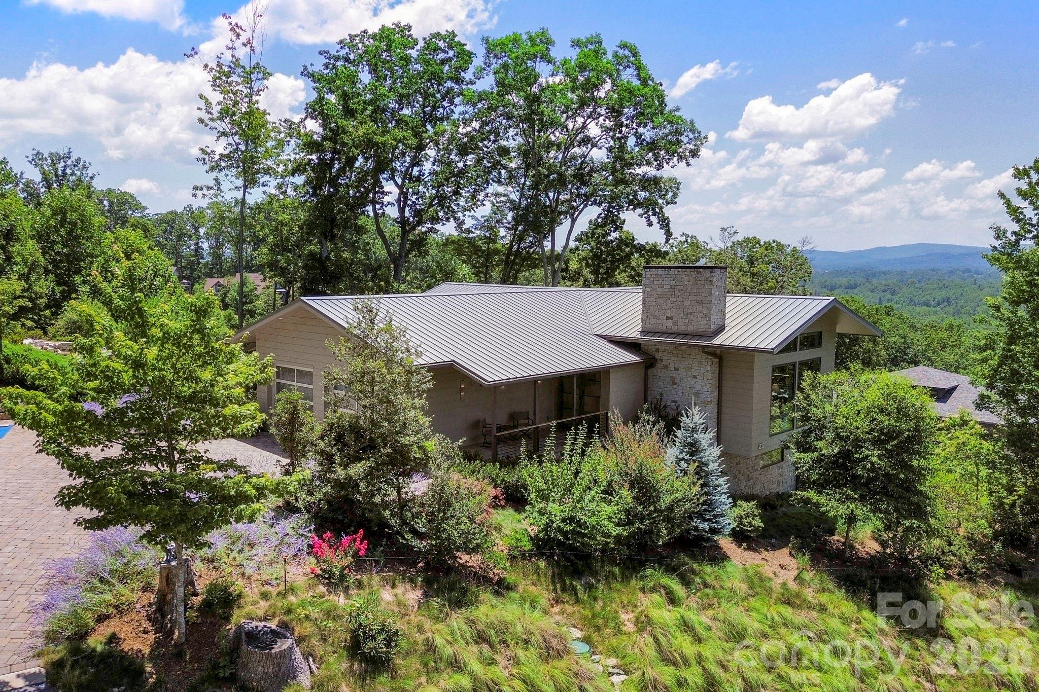 232 Curtain Bluff — Hendersonville