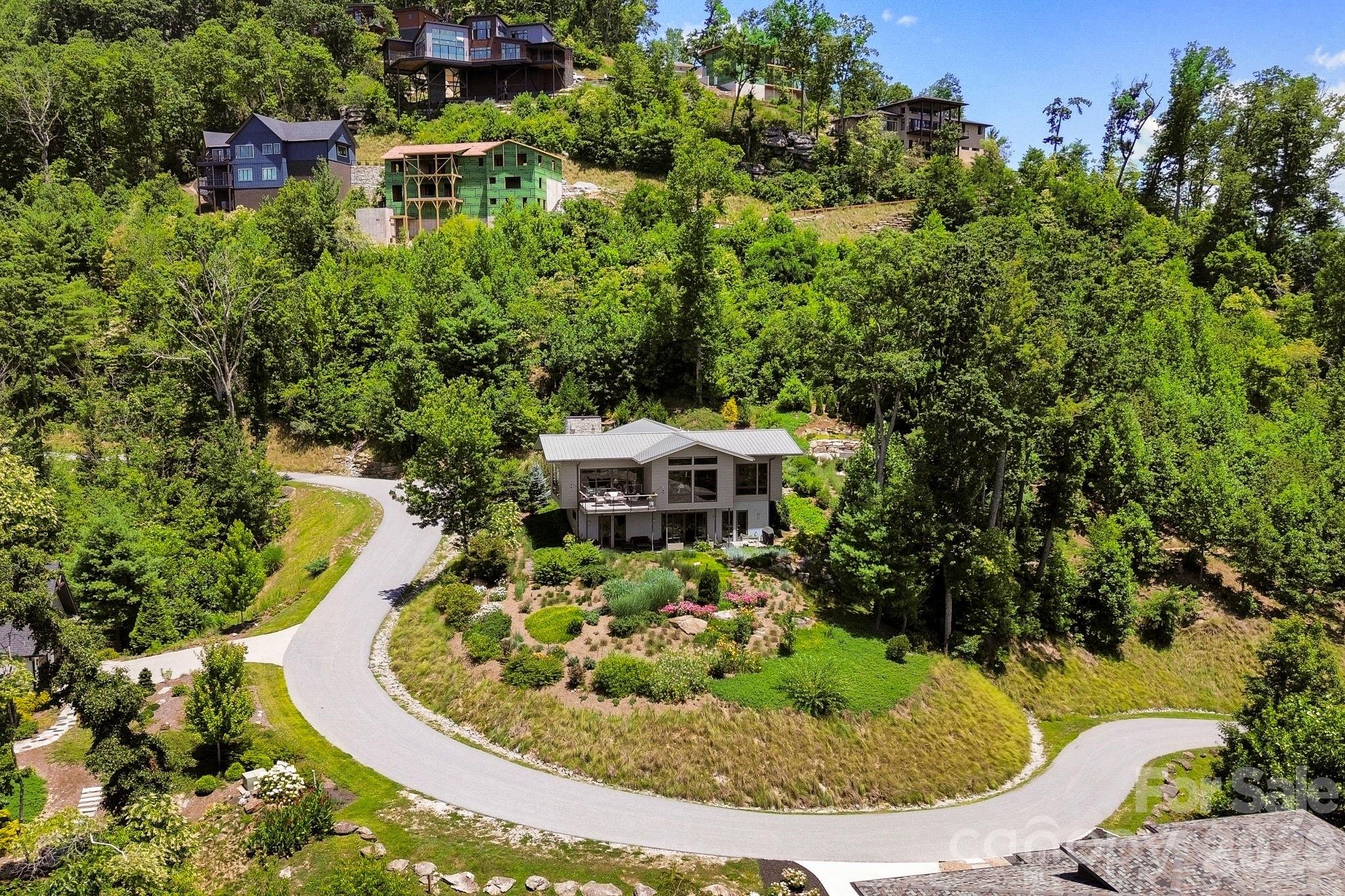 232 Curtain Bluff — Hendersonville