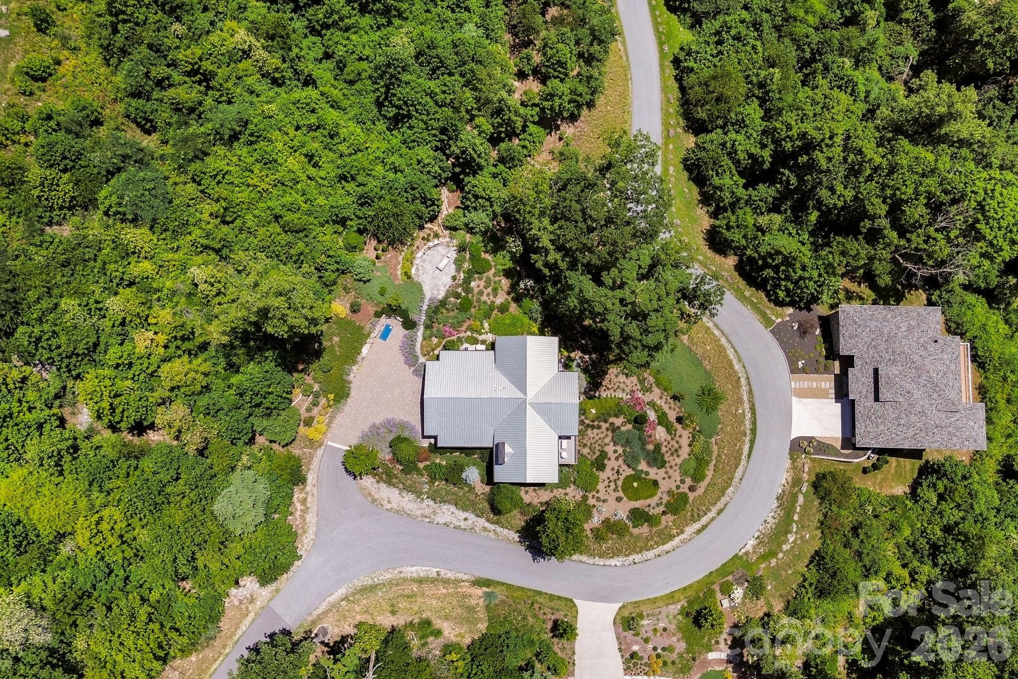 232 Curtain Bluff — Hendersonville