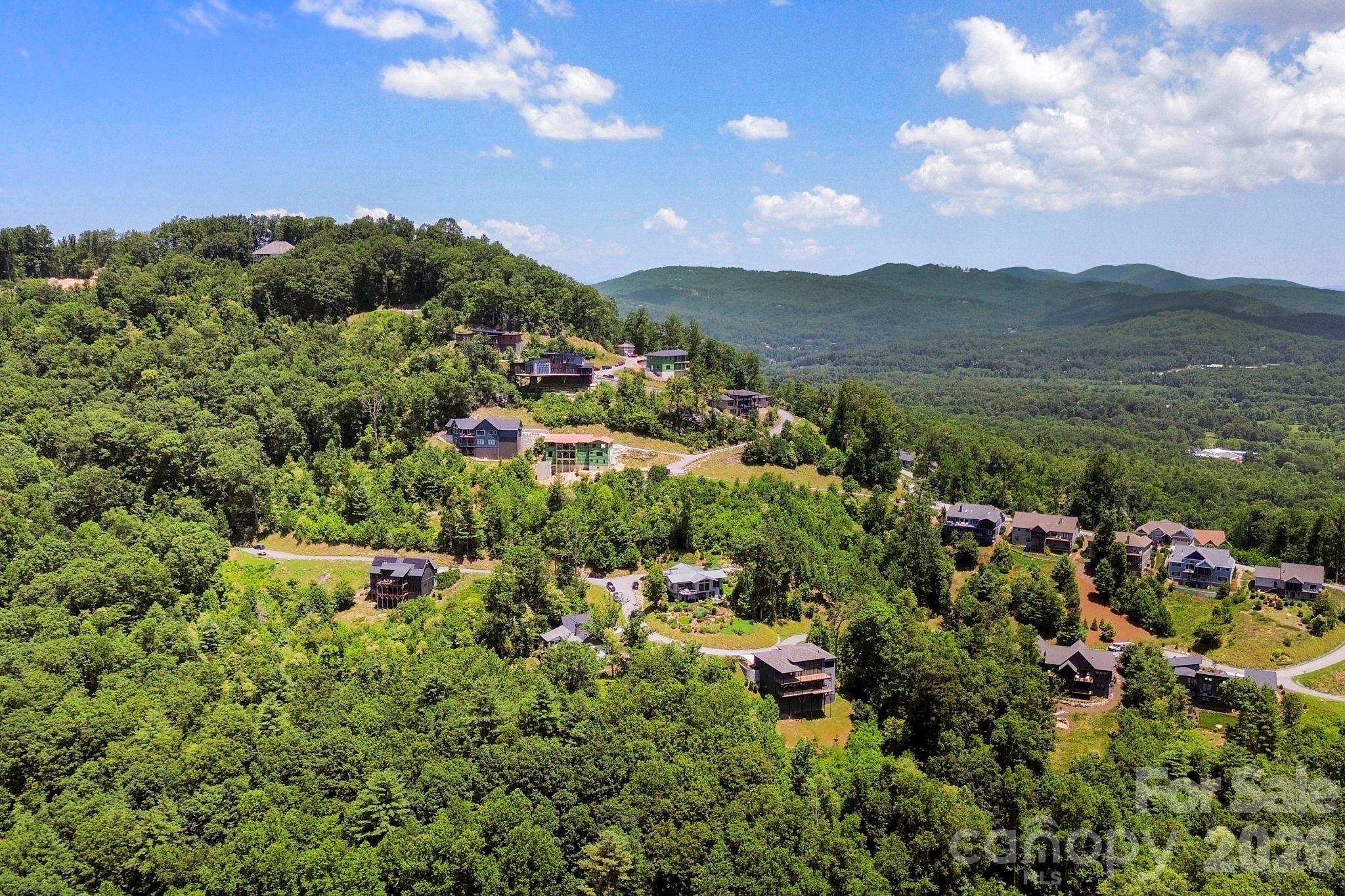 232 Curtain Bluff — Hendersonville