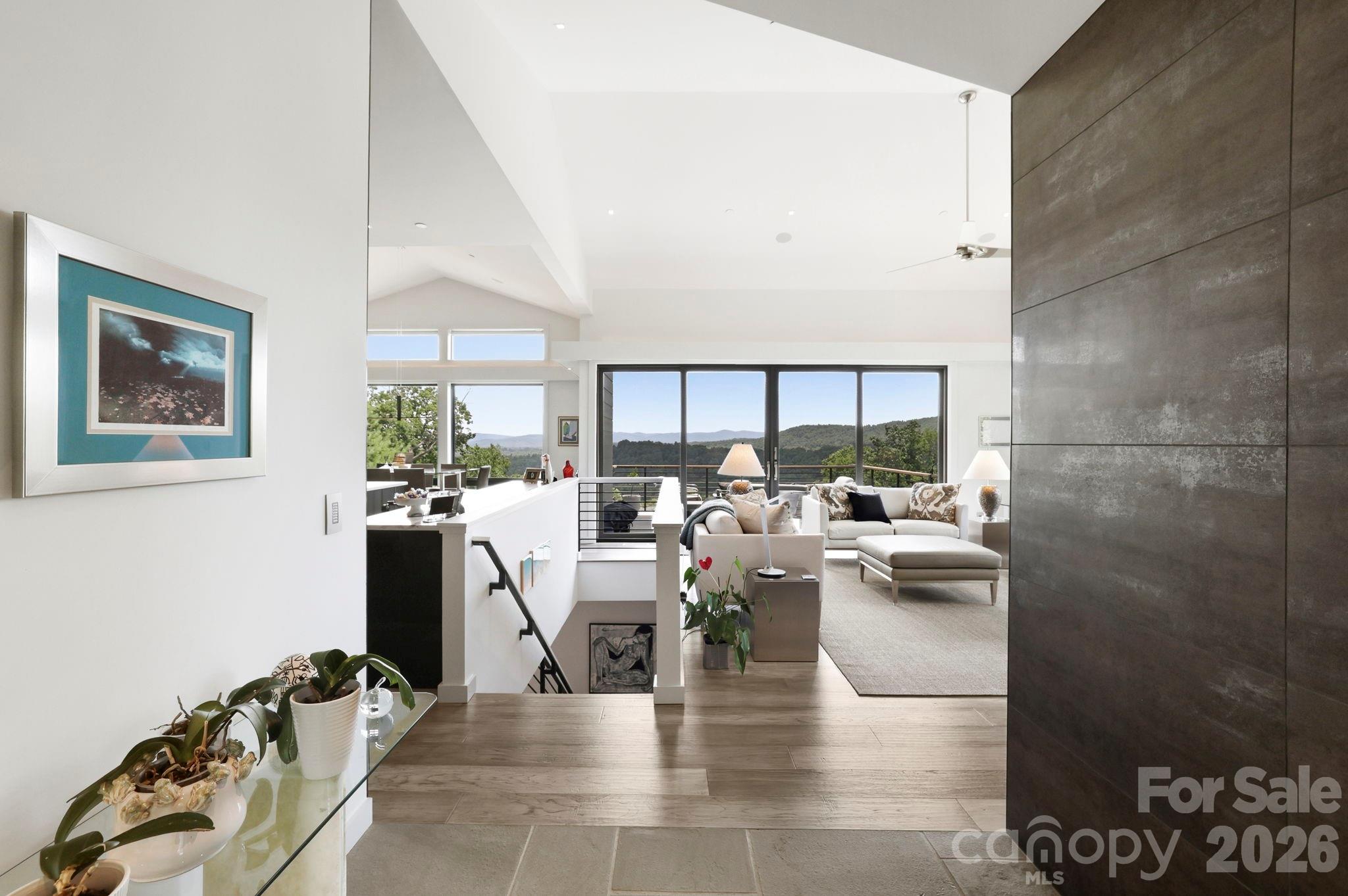 232 Curtain Bluff — Hendersonville