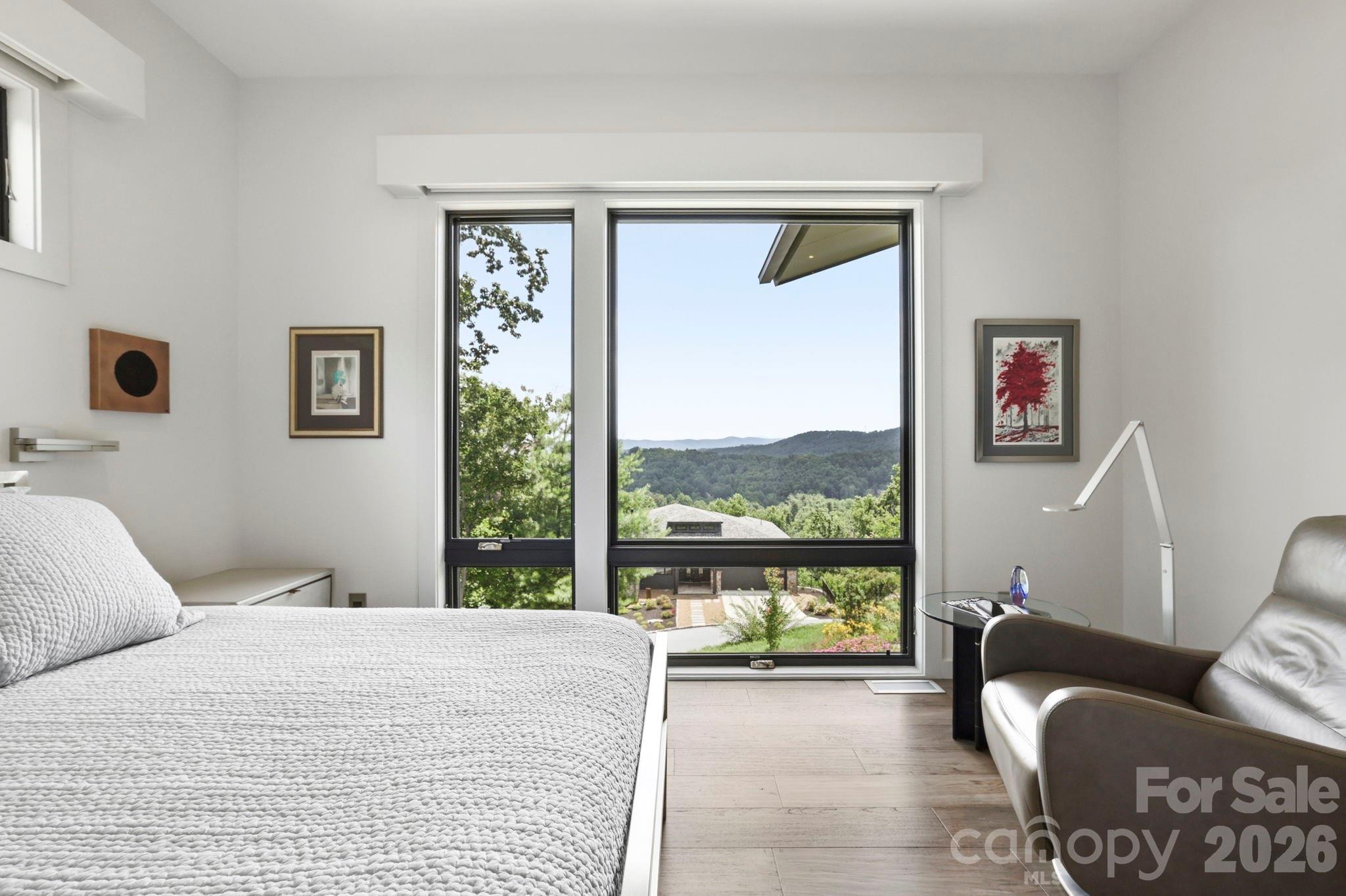 232 Curtain Bluff — Hendersonville