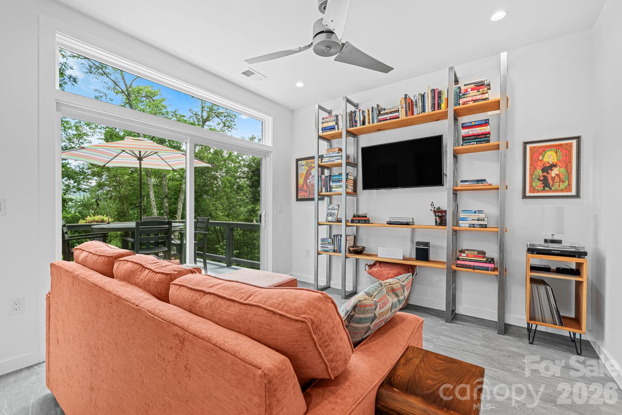 337 Leatherbreeches Drive — Tuckasegee