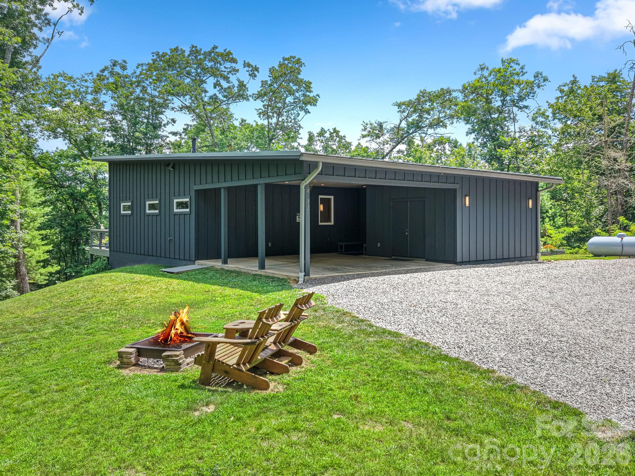 337 Leatherbreeches Drive — Tuckasegee