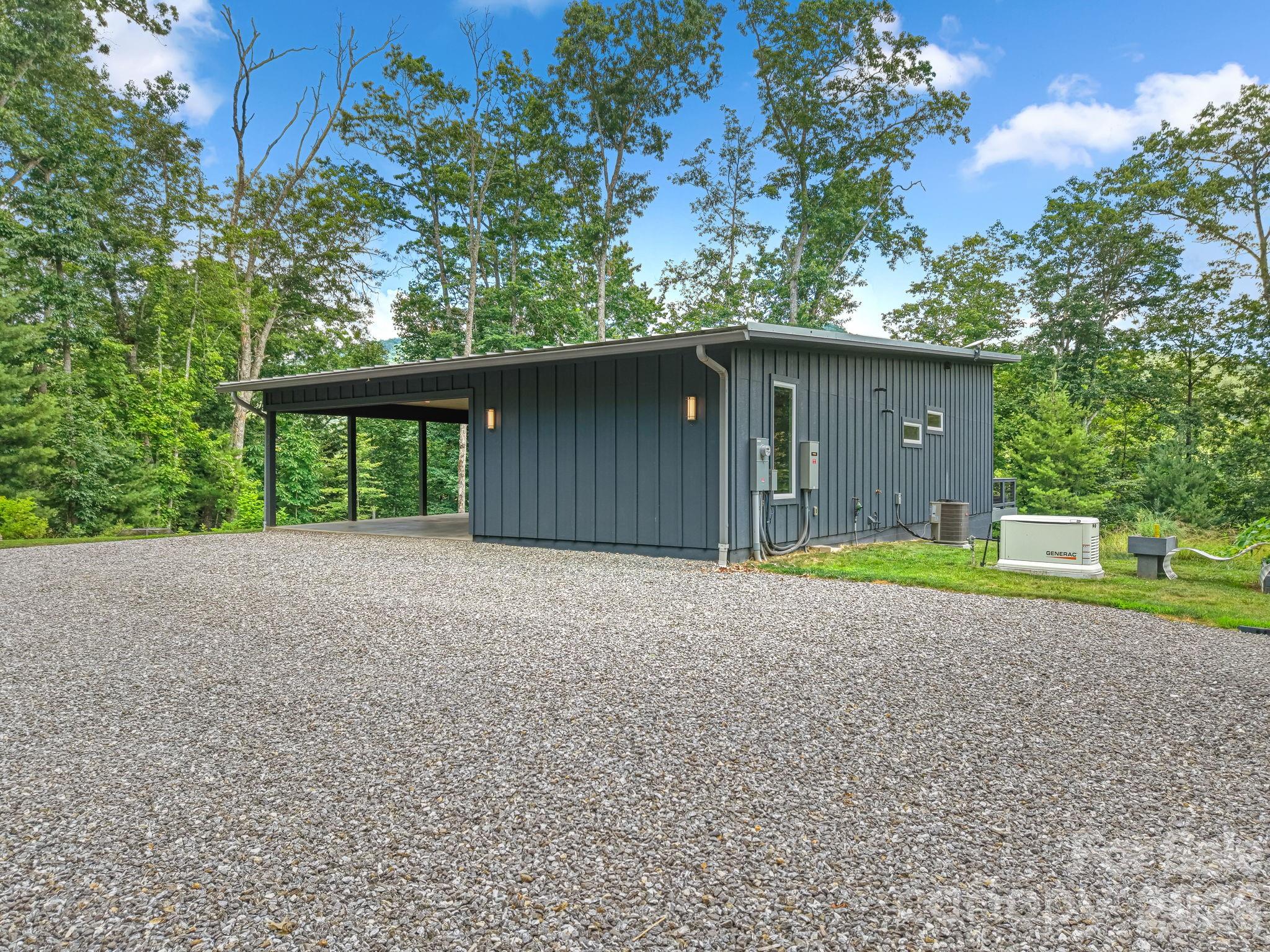 337 Leatherbreeches Drive — Tuckasegee