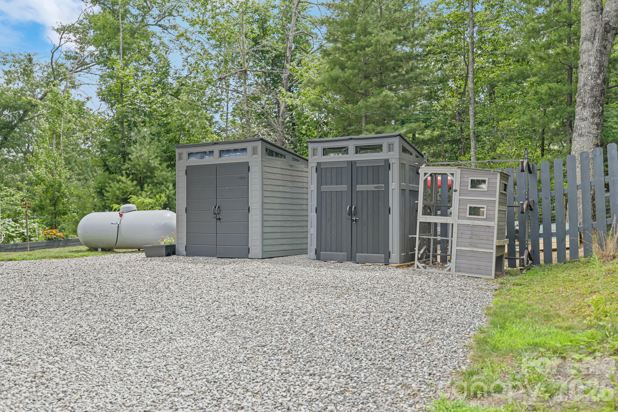 337 Leatherbreeches Drive — Tuckasegee