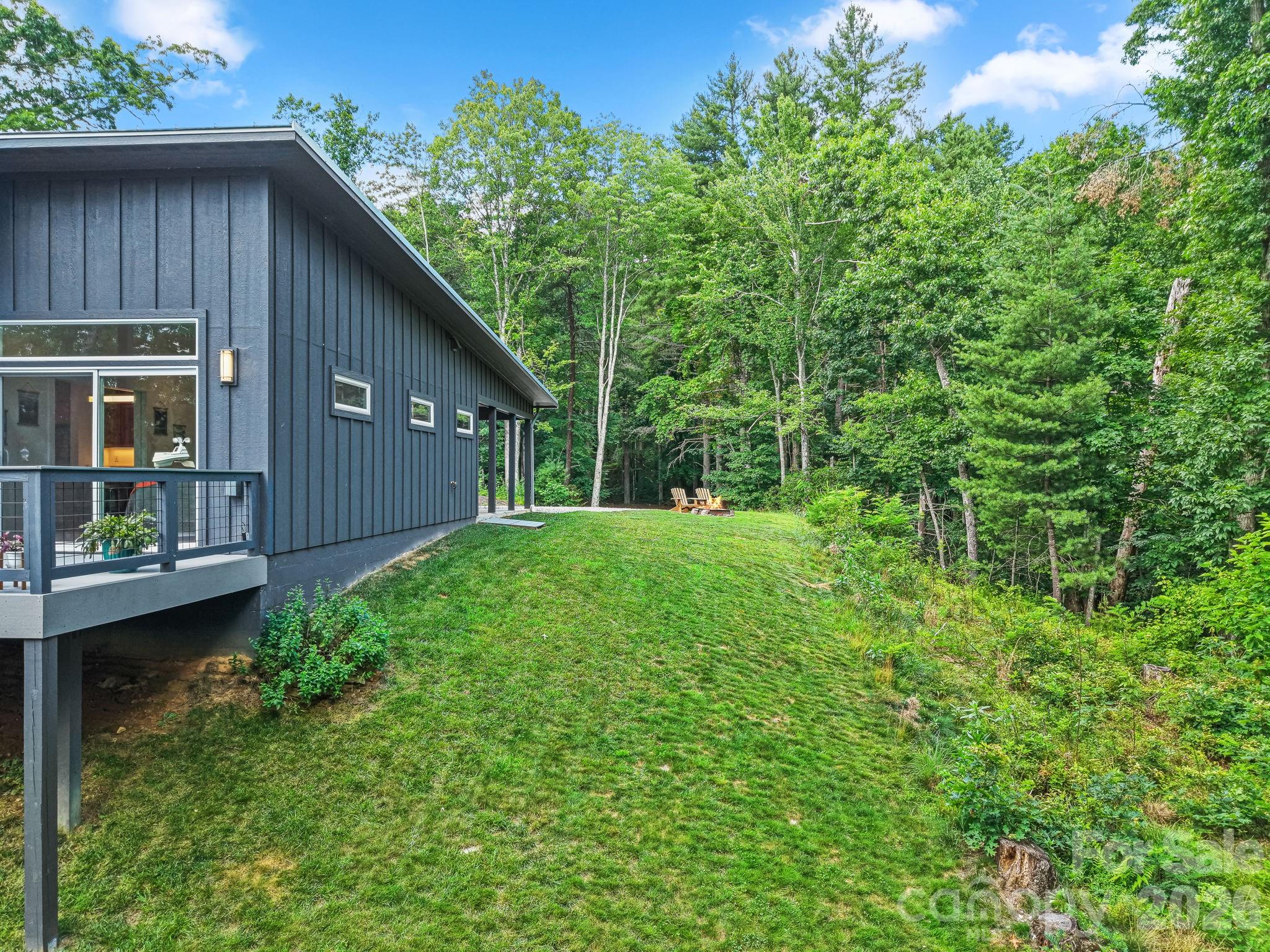 337 Leatherbreeches Drive — Tuckasegee