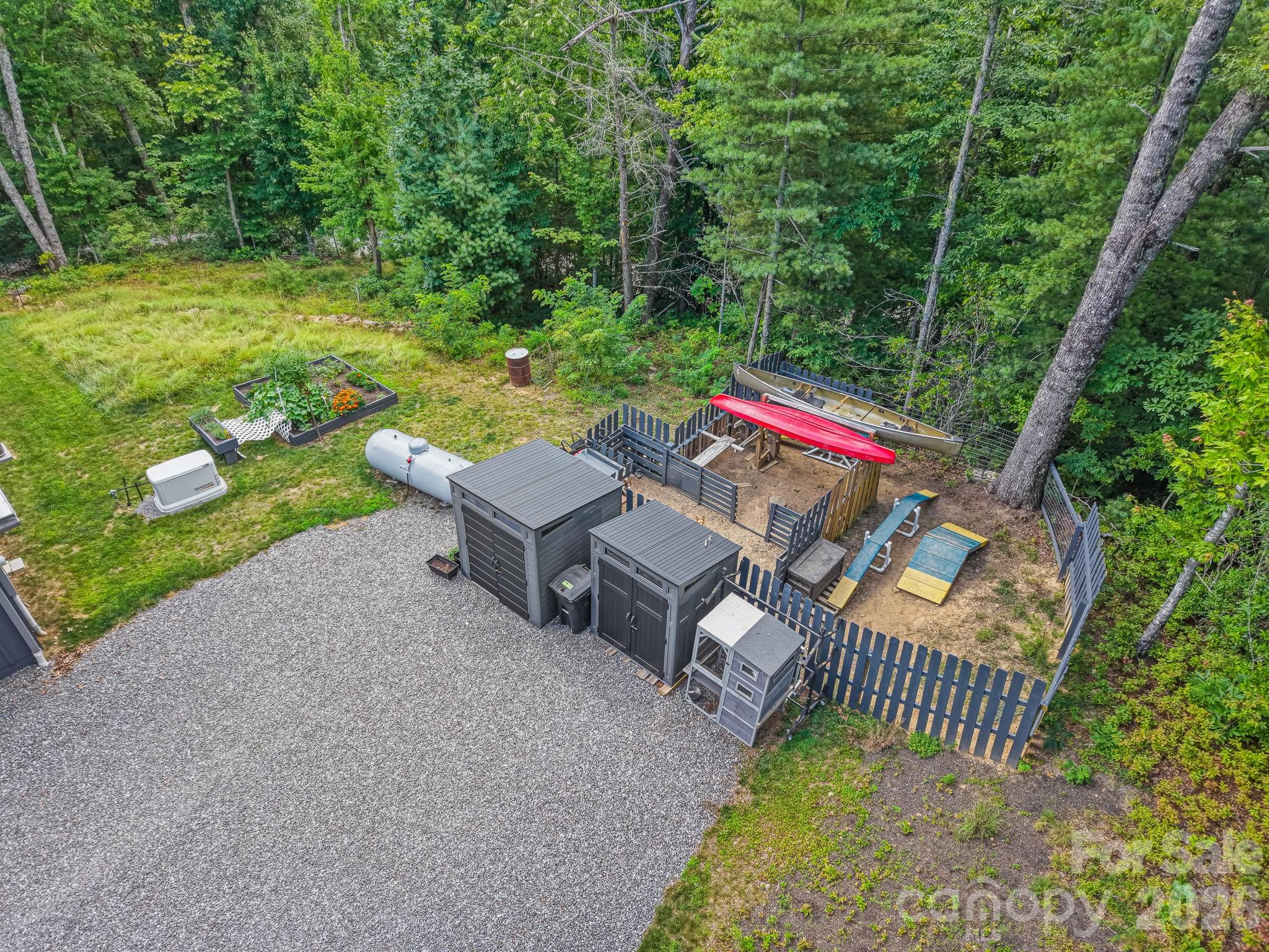 337 Leatherbreeches Drive — Tuckasegee