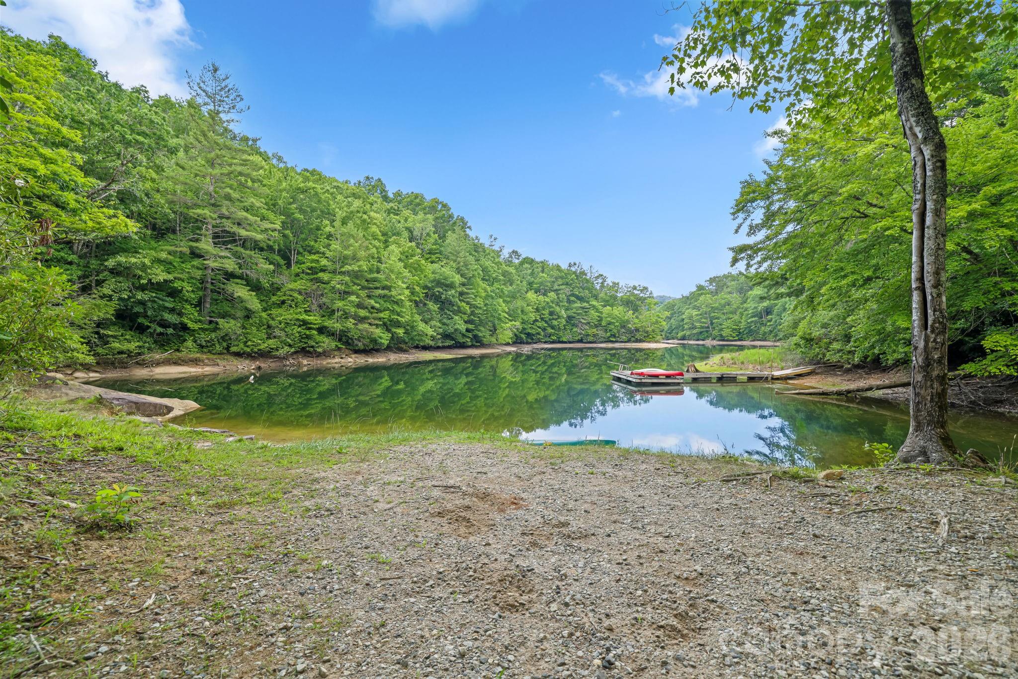337 Leatherbreeches Drive — Tuckasegee