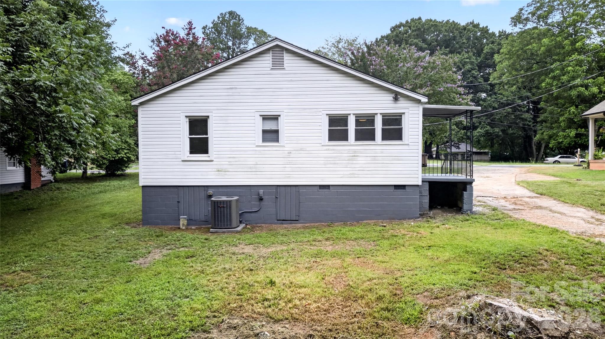 216 W Shannonhouse Street — Shelby