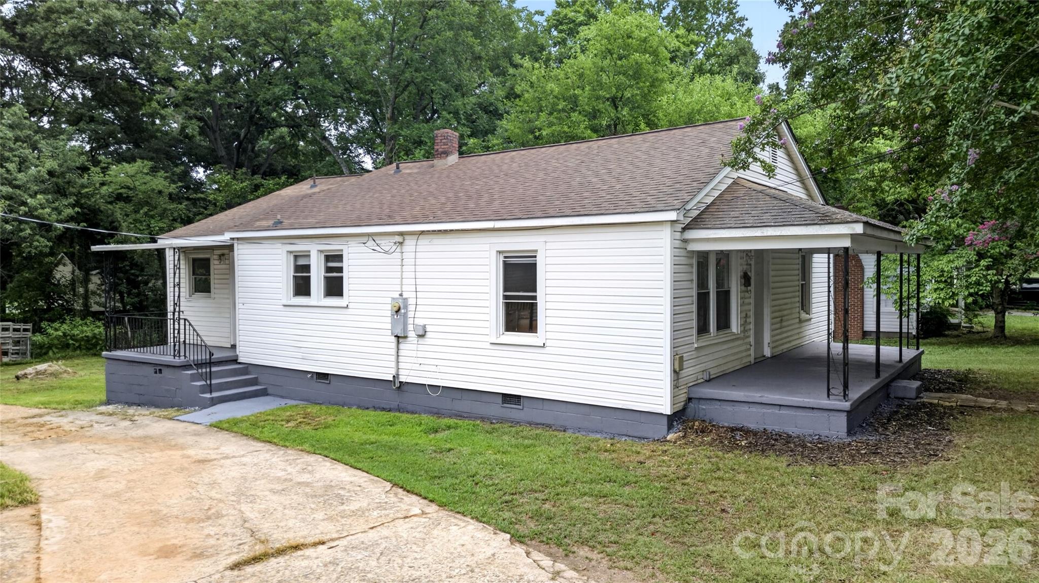 216 W Shannonhouse Street — Shelby