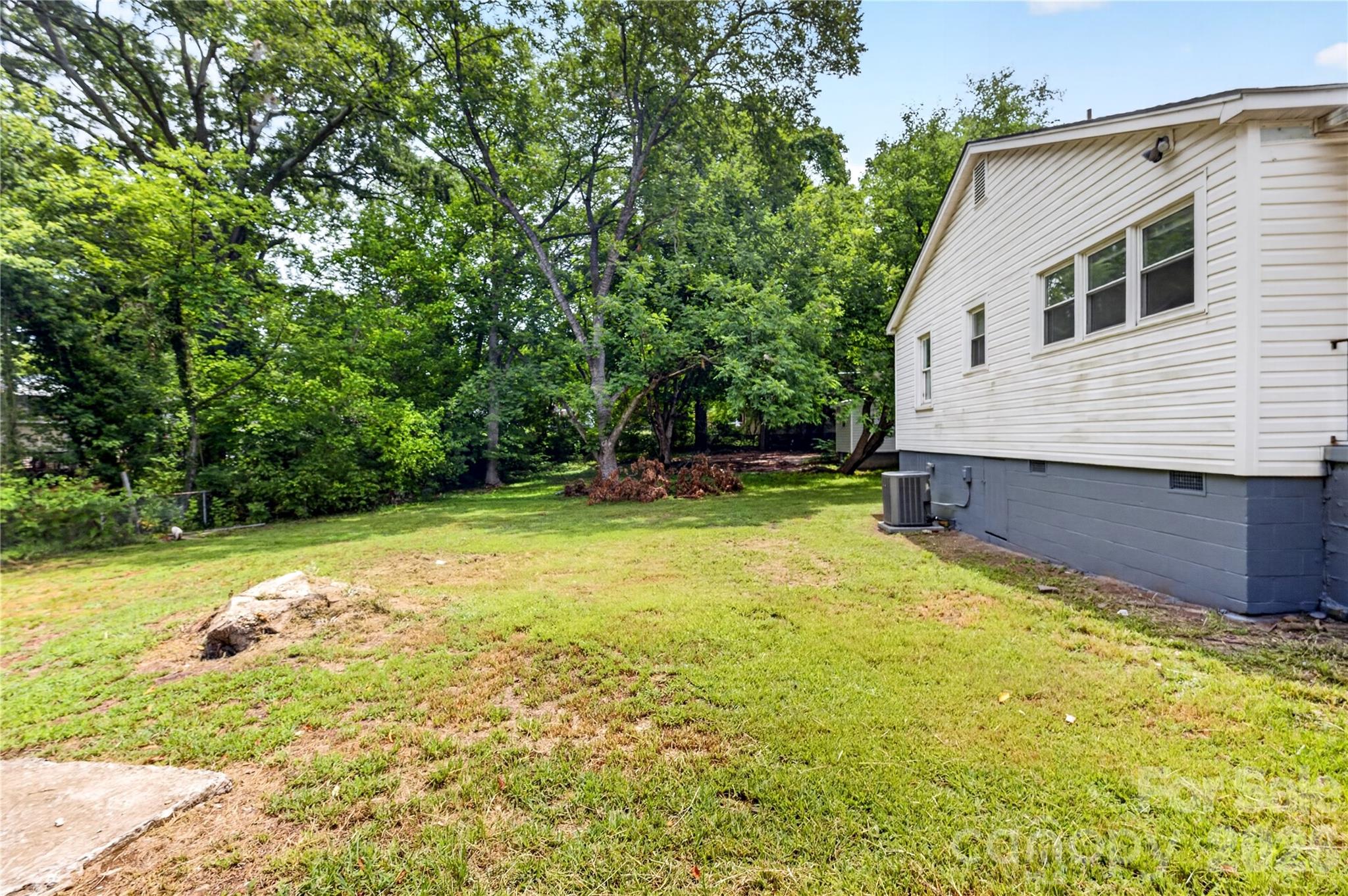 216 W Shannonhouse Street — Shelby