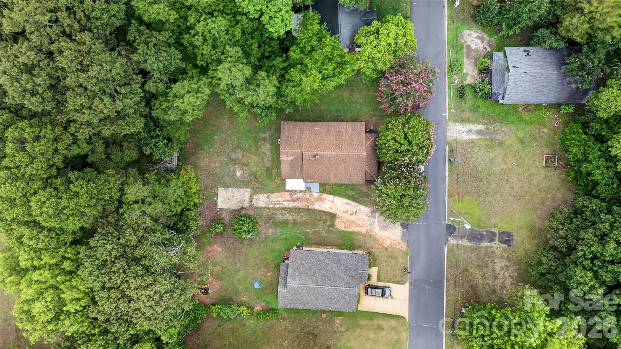 216 W Shannonhouse Street — Shelby