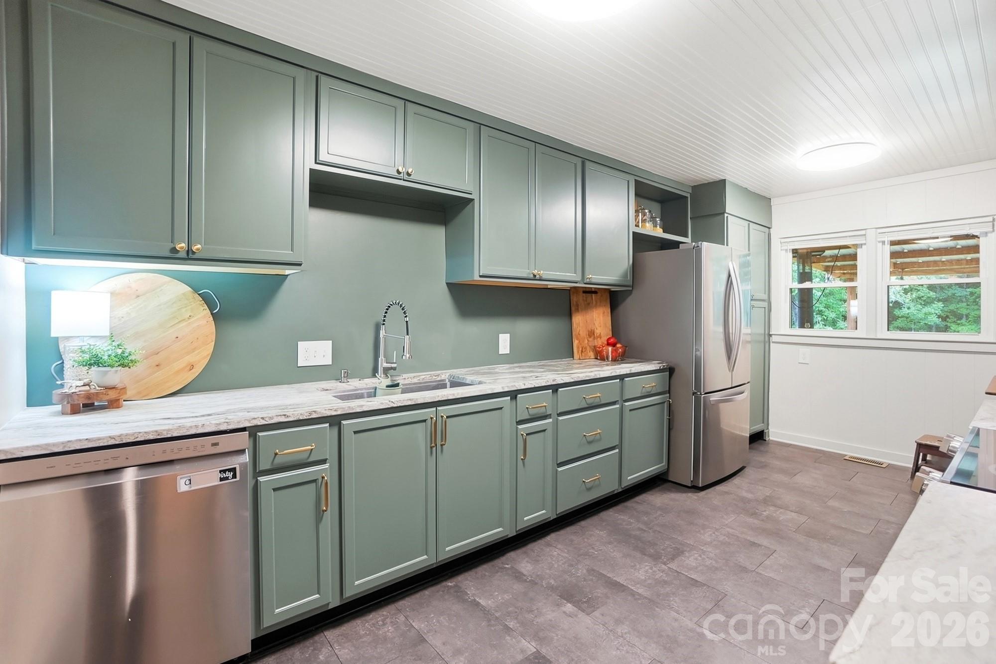 1021 Wedgewood Road — Lancaster