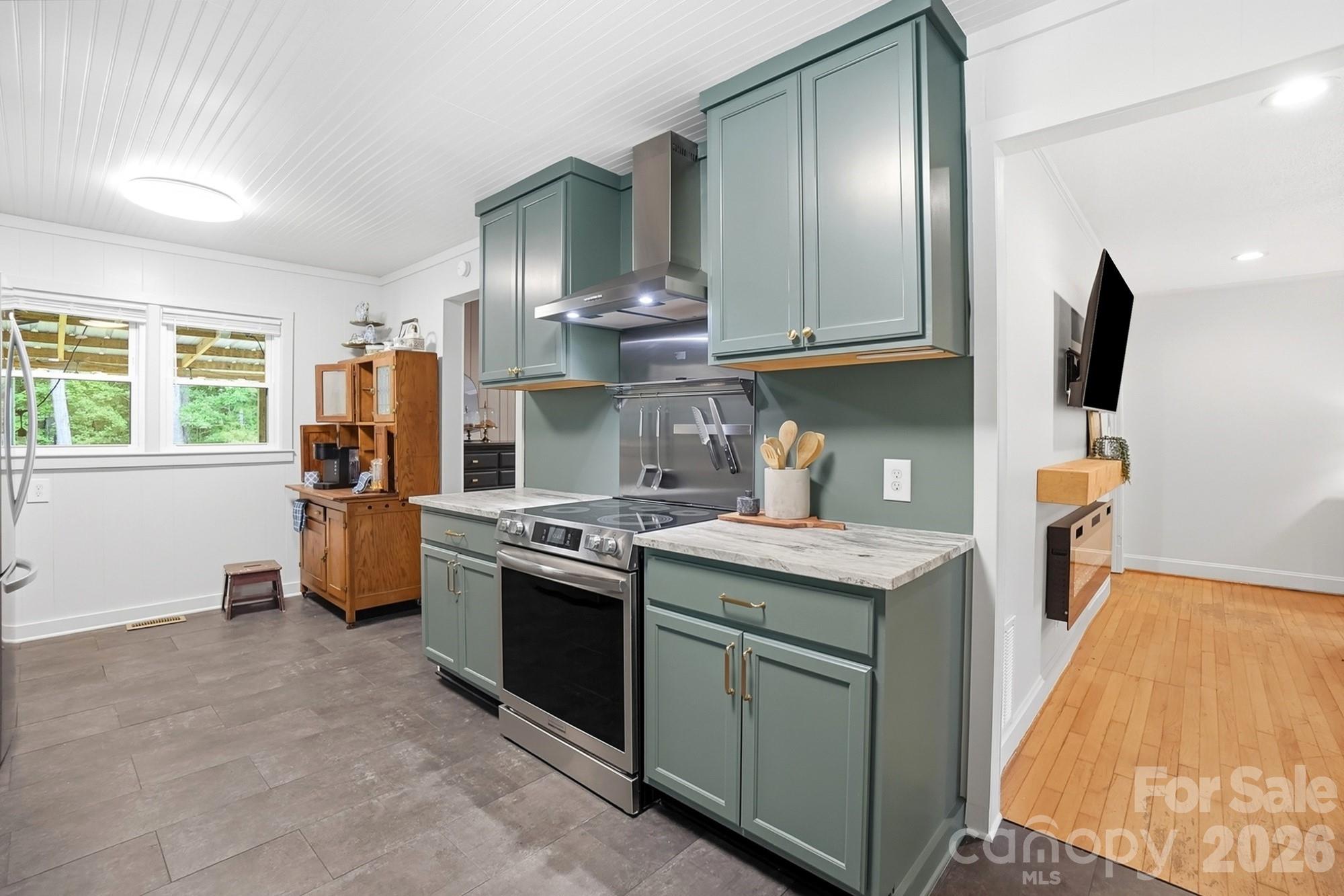 1021 Wedgewood Road — Lancaster