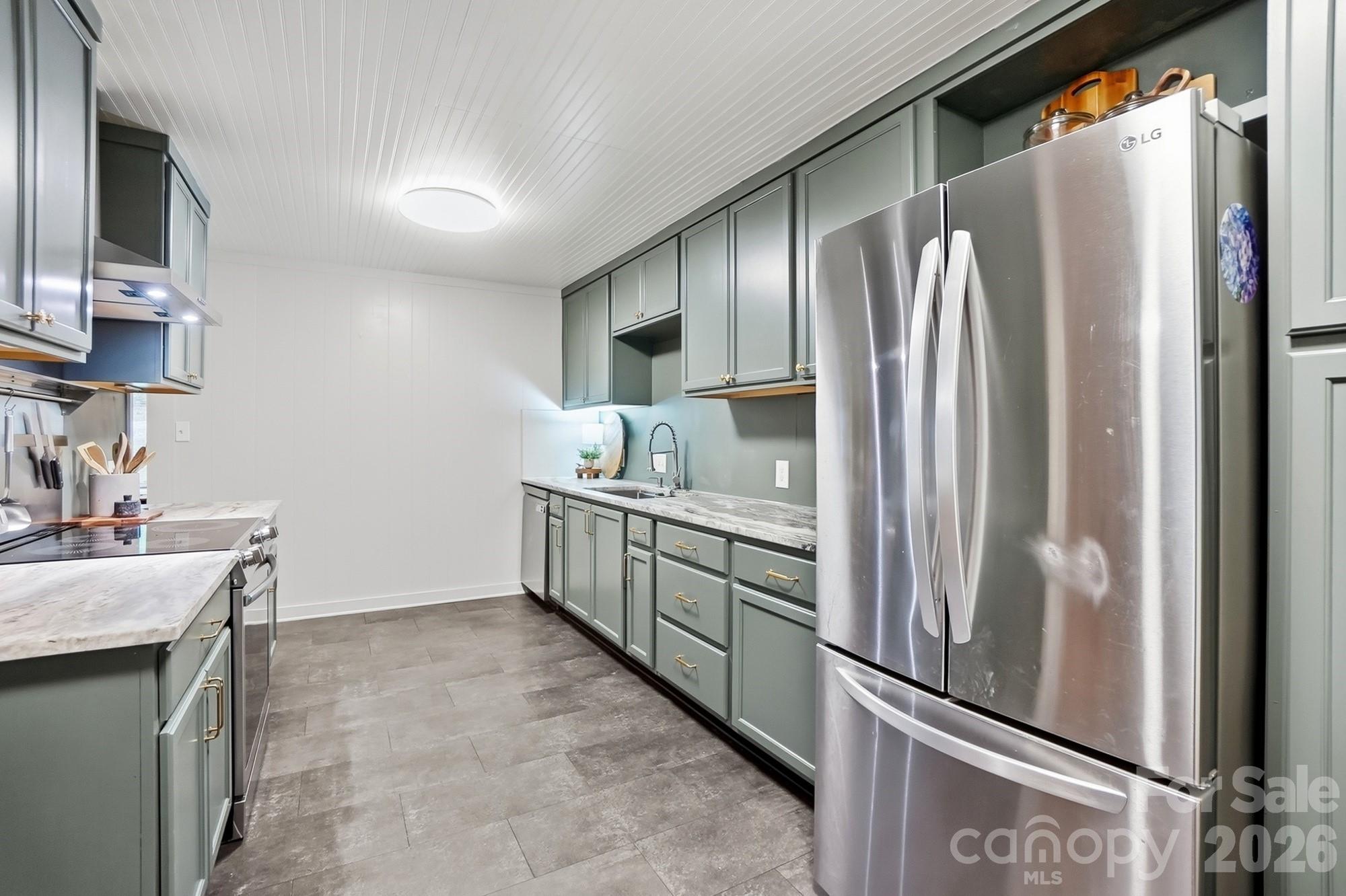 1021 Wedgewood Road — Lancaster