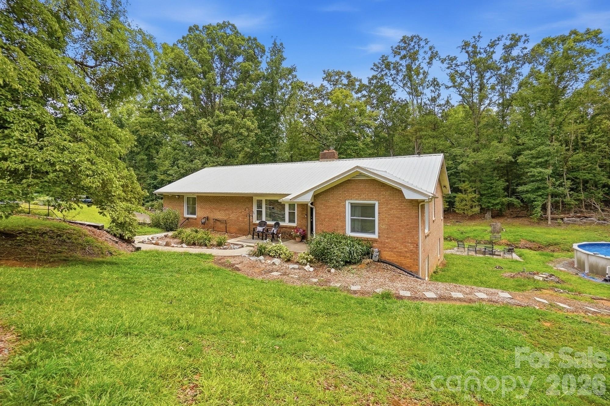 1021 Wedgewood Road — Lancaster