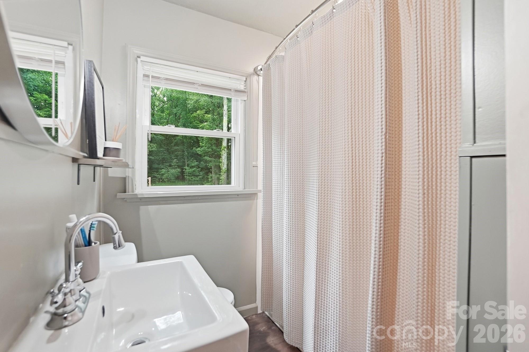 1021 Wedgewood Road — Lancaster