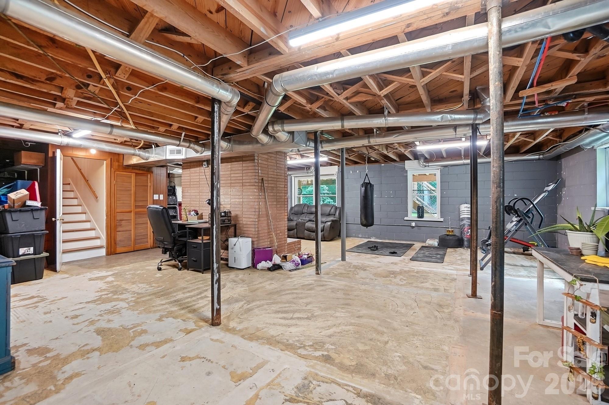 1021 Wedgewood Road — Lancaster