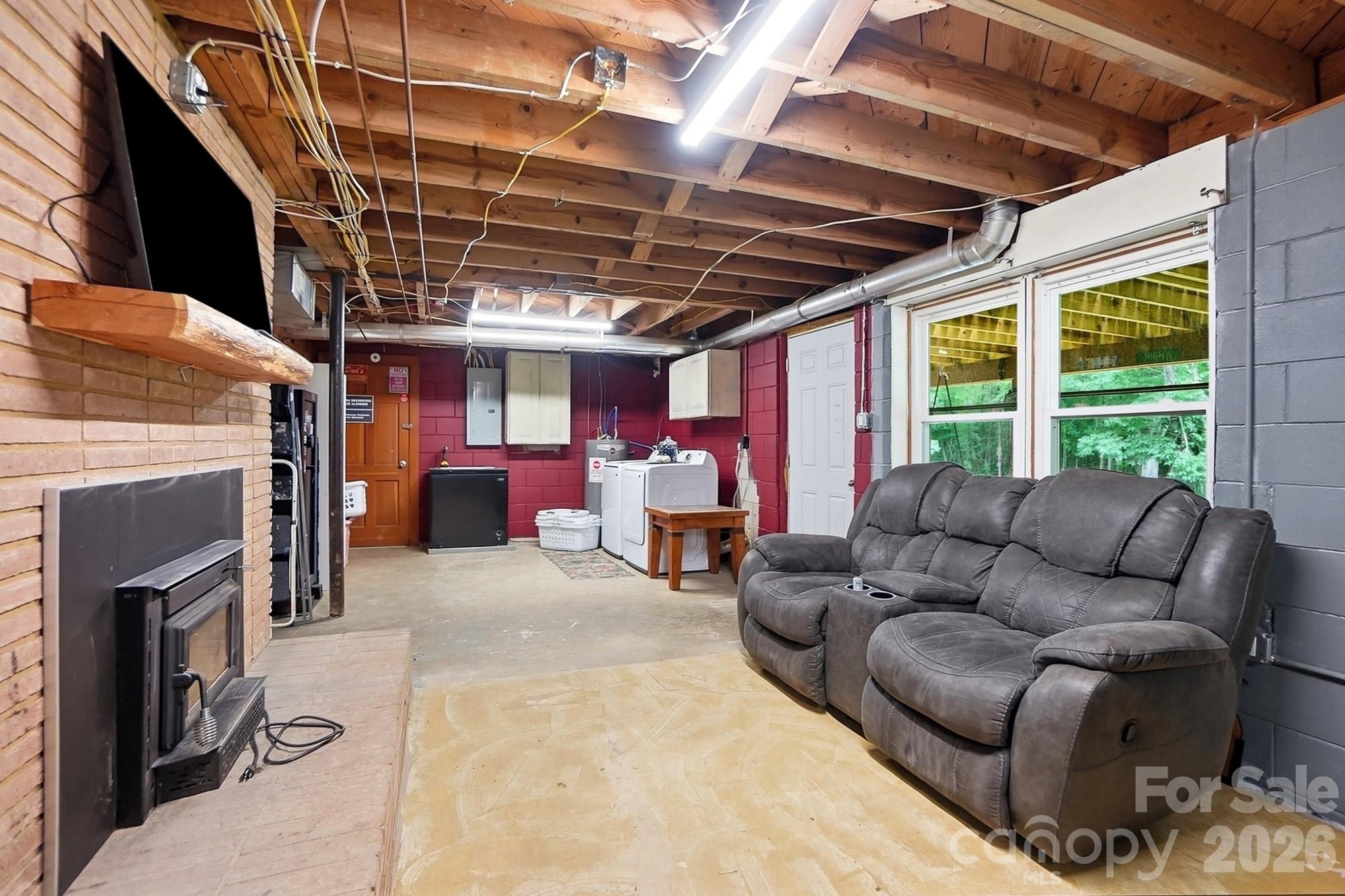 1021 Wedgewood Road — Lancaster