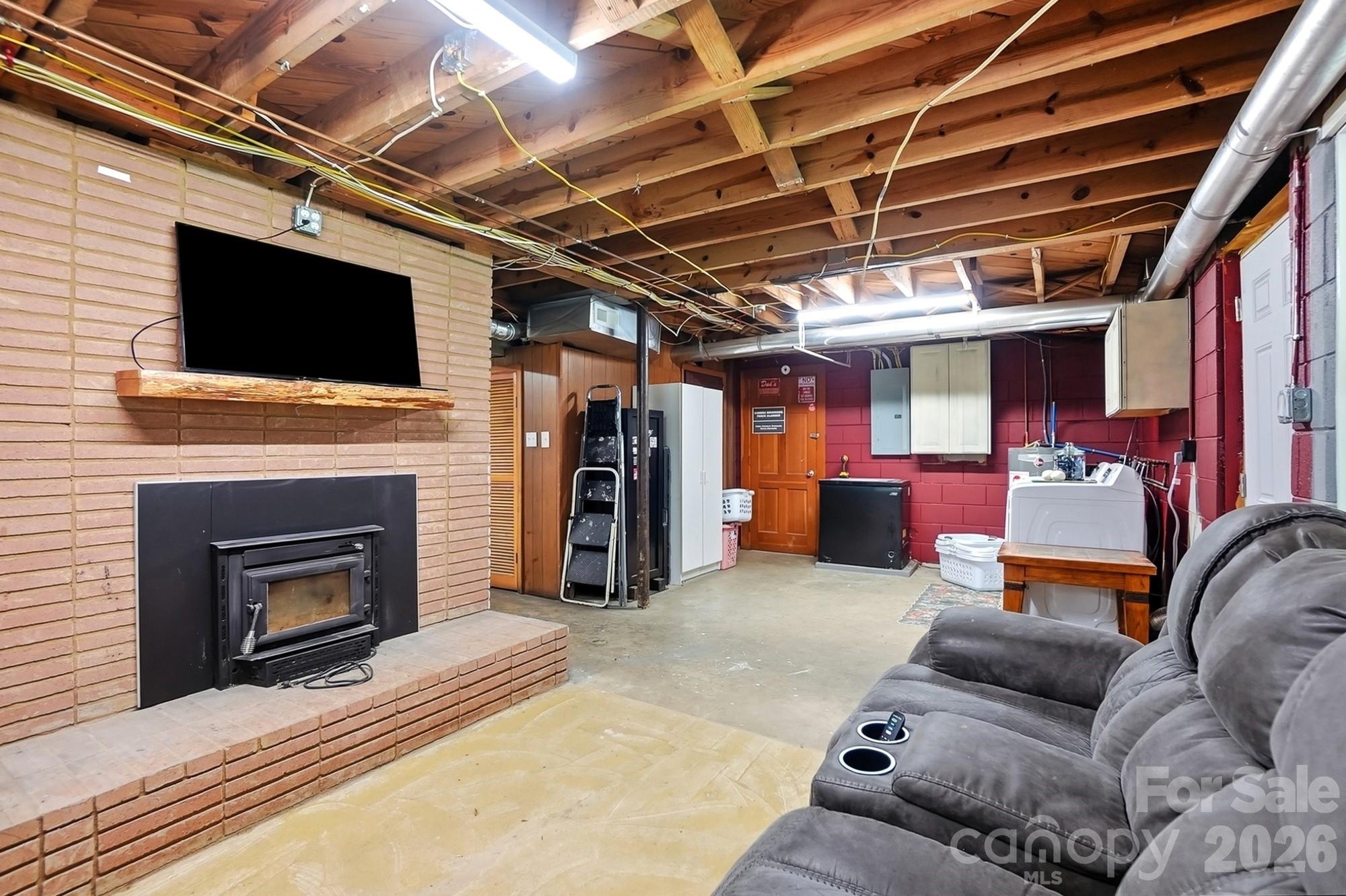 1021 Wedgewood Road — Lancaster